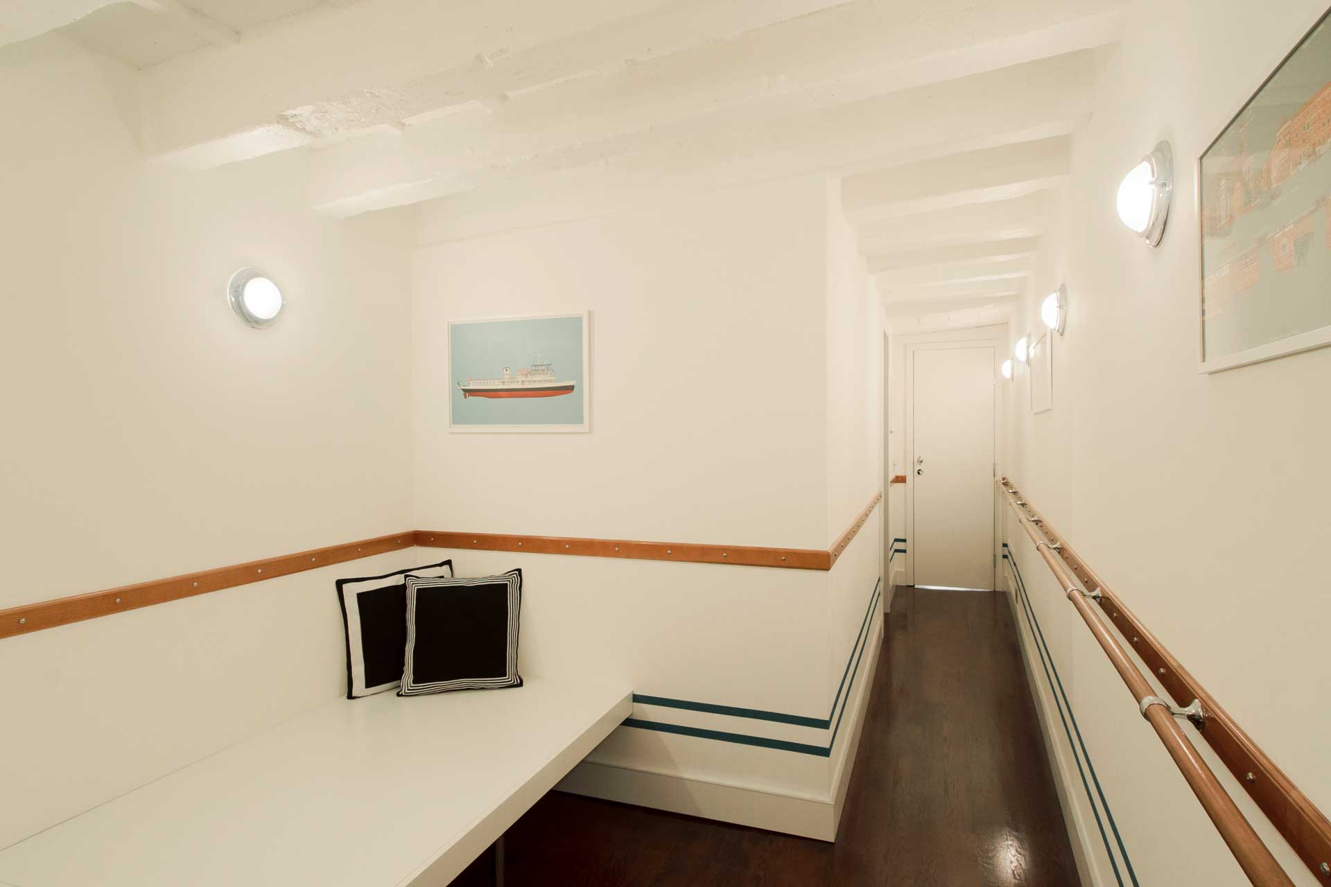 ca-dadda_palazzo_venice-italy_interior-aisle.jpg