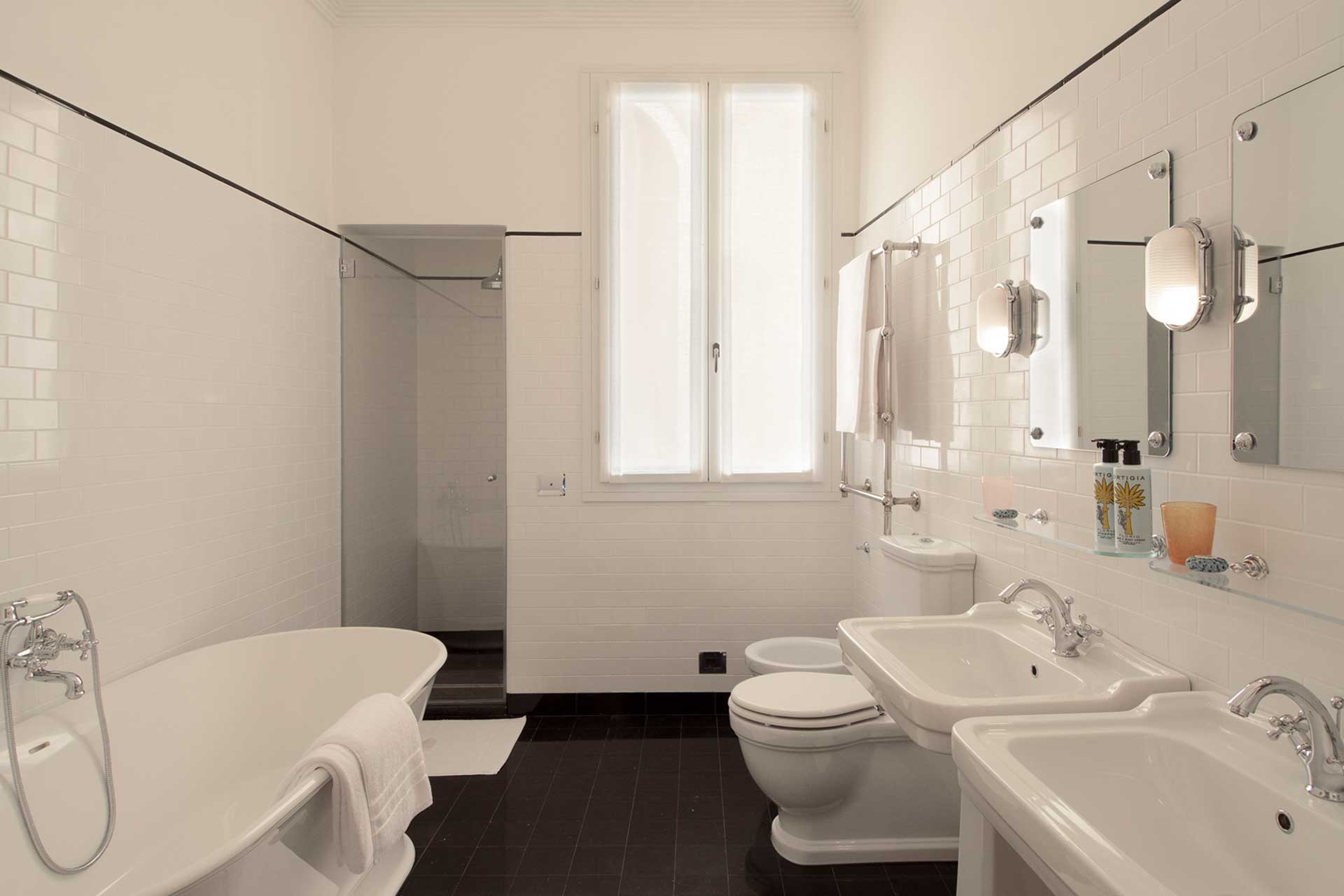 ca-dadda_palazzo_venice-italy_interior-bathtub.jpg