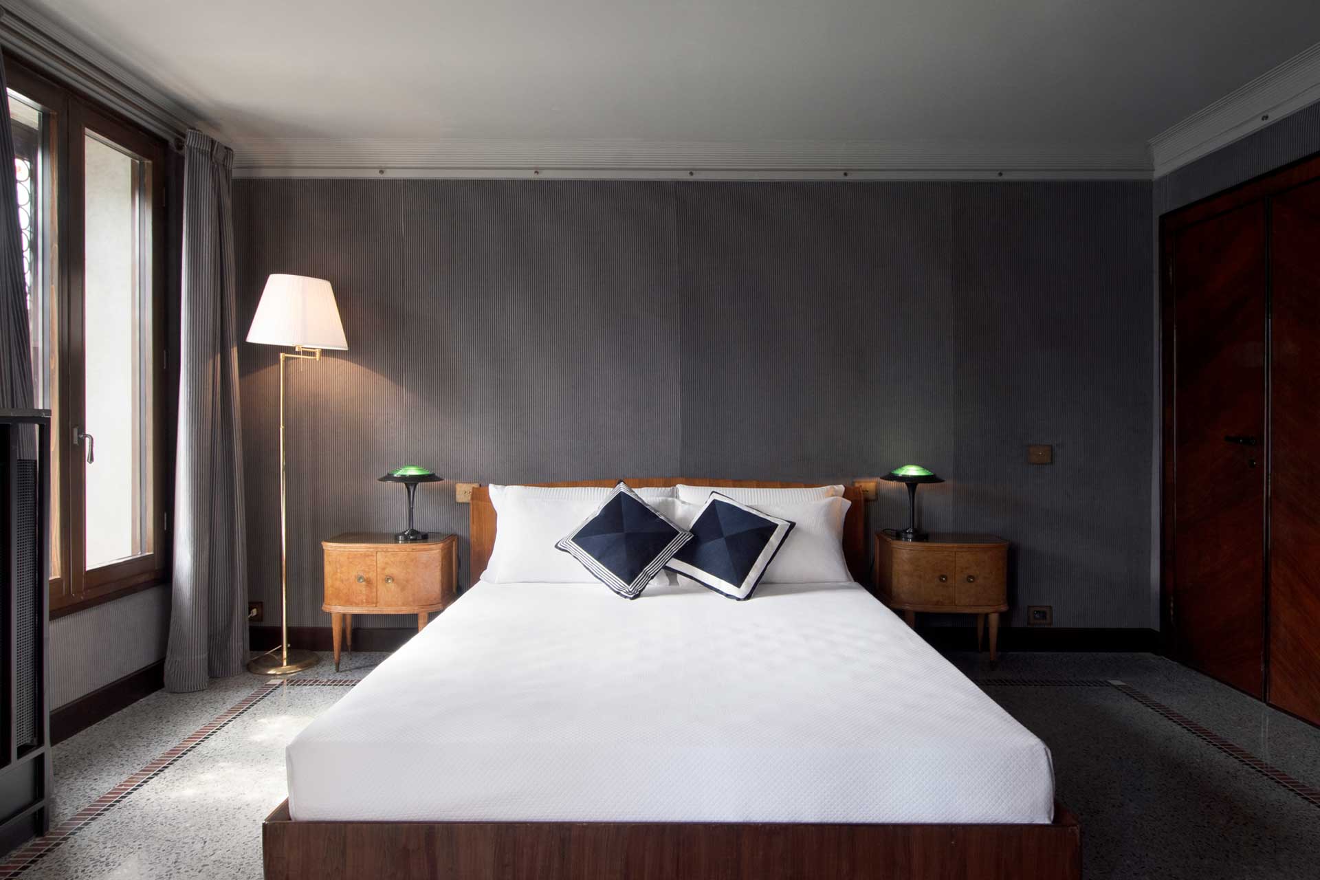 ca-dadda_palazzo_venice-italy_interior-bed.jpg