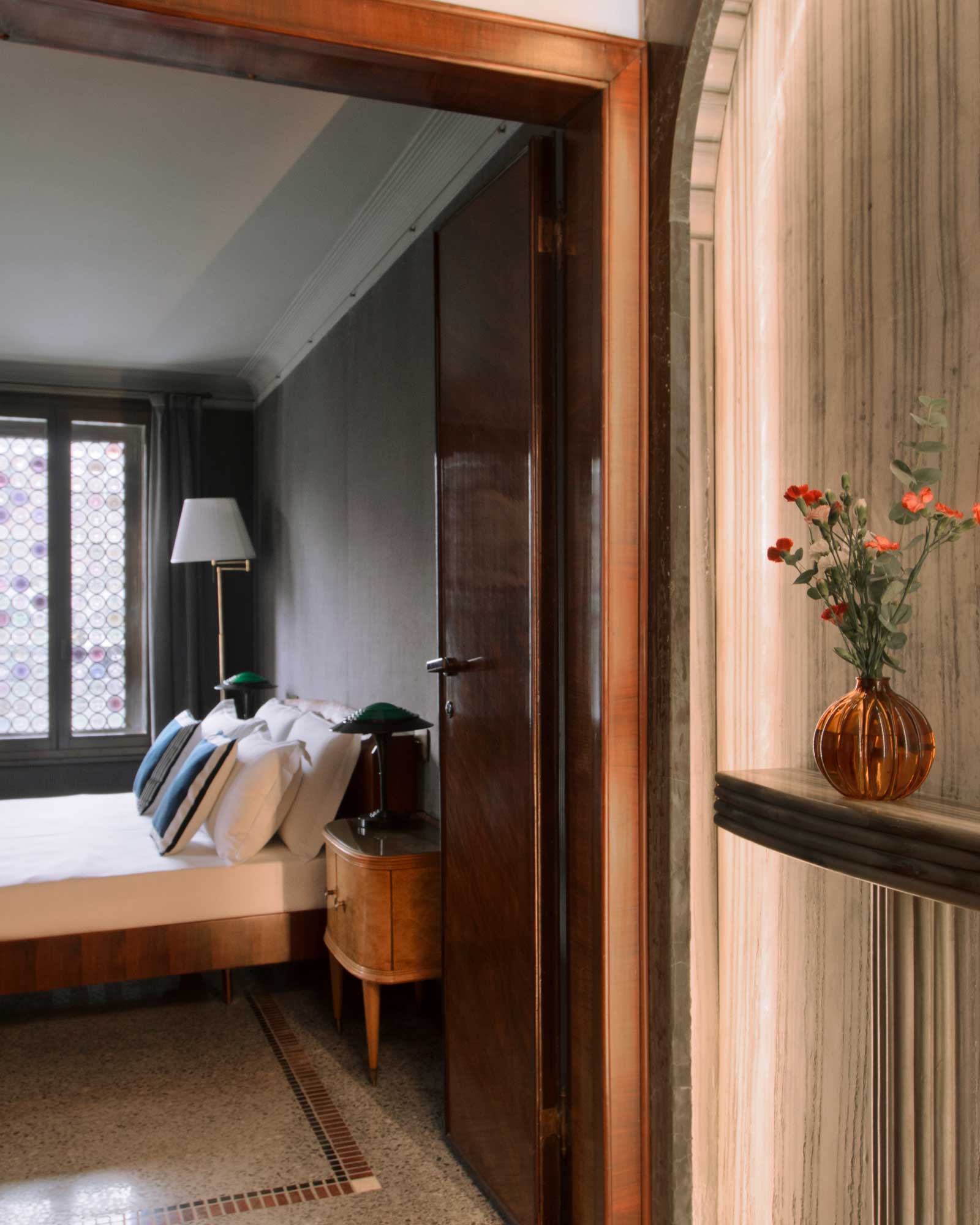 ca-dadda_palazzo_venice-italy_interior-bedroom-door.jpg