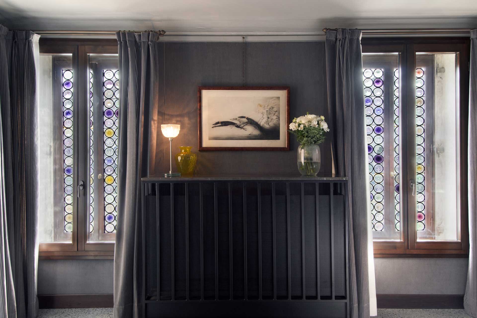 ca-dadda_palazzo_venice-italy_interior-bedroom-windows.jpg
