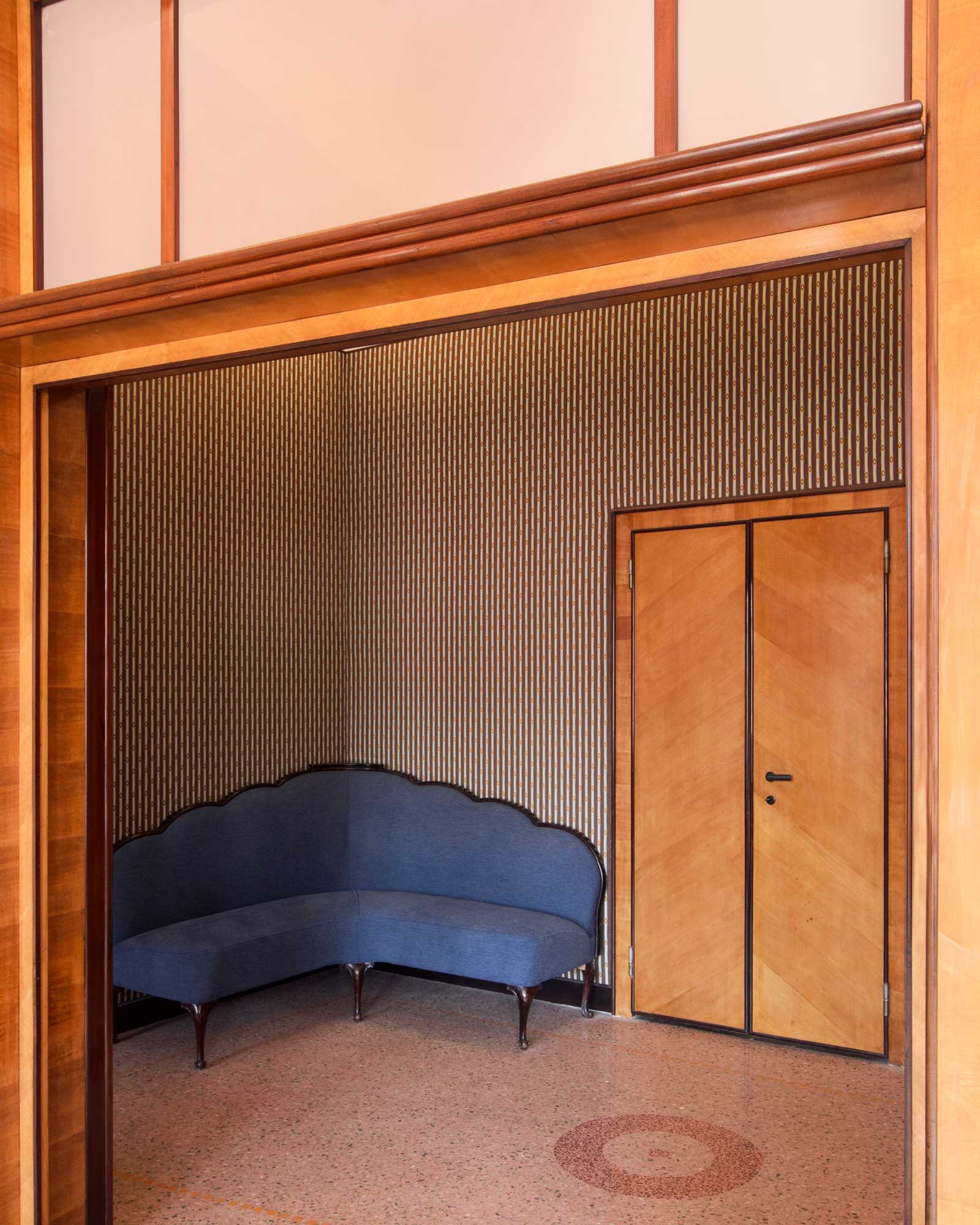 ca-dadda_palazzo_venice-italy_interior-blue-sofa.jpg