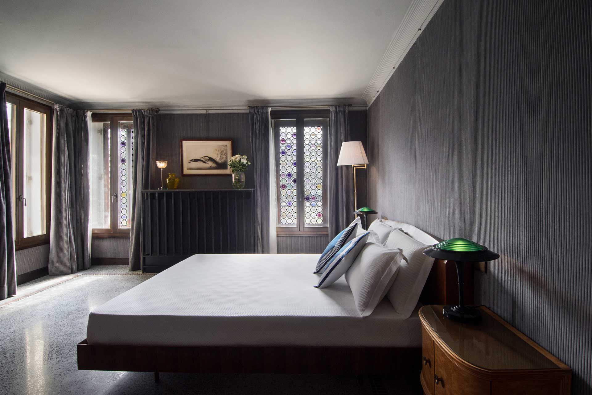ca-dadda_palazzo_venice-italy_interior-dark-bedroom.jpg