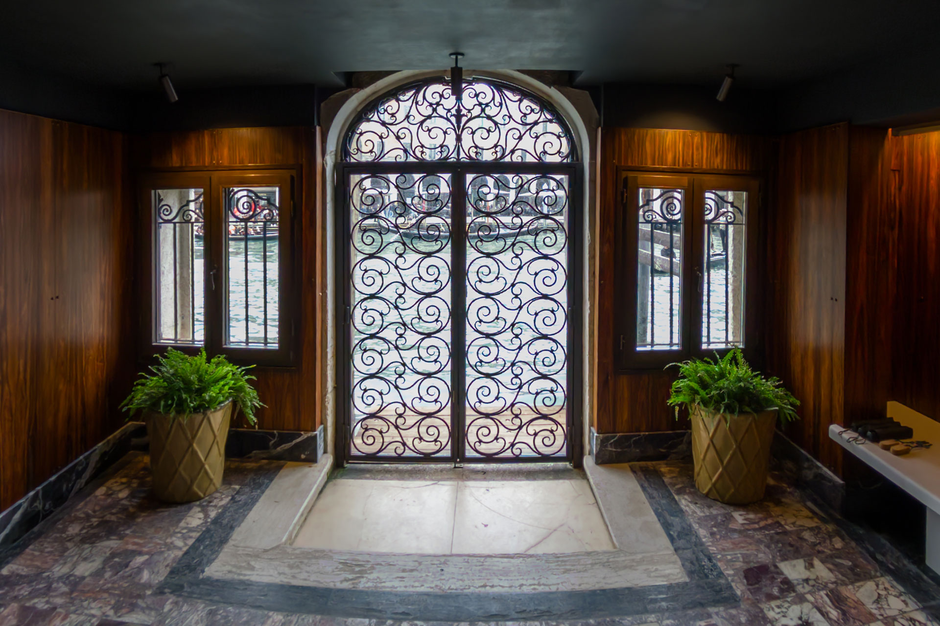 ca-dadda_palazzo_venice-italy_interior-entrance.jpg