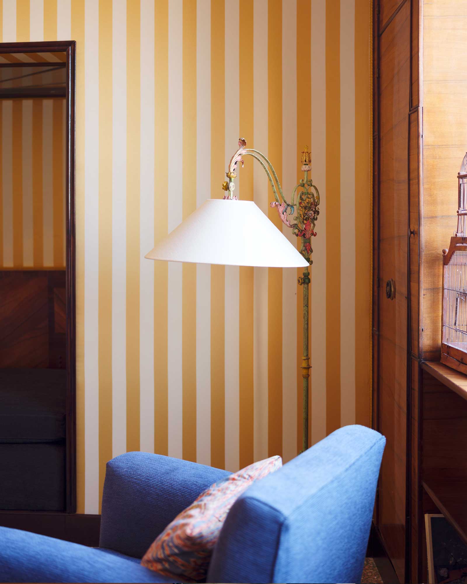 ca-dadda_palazzo_venice-italy_interior-lamp.jpg