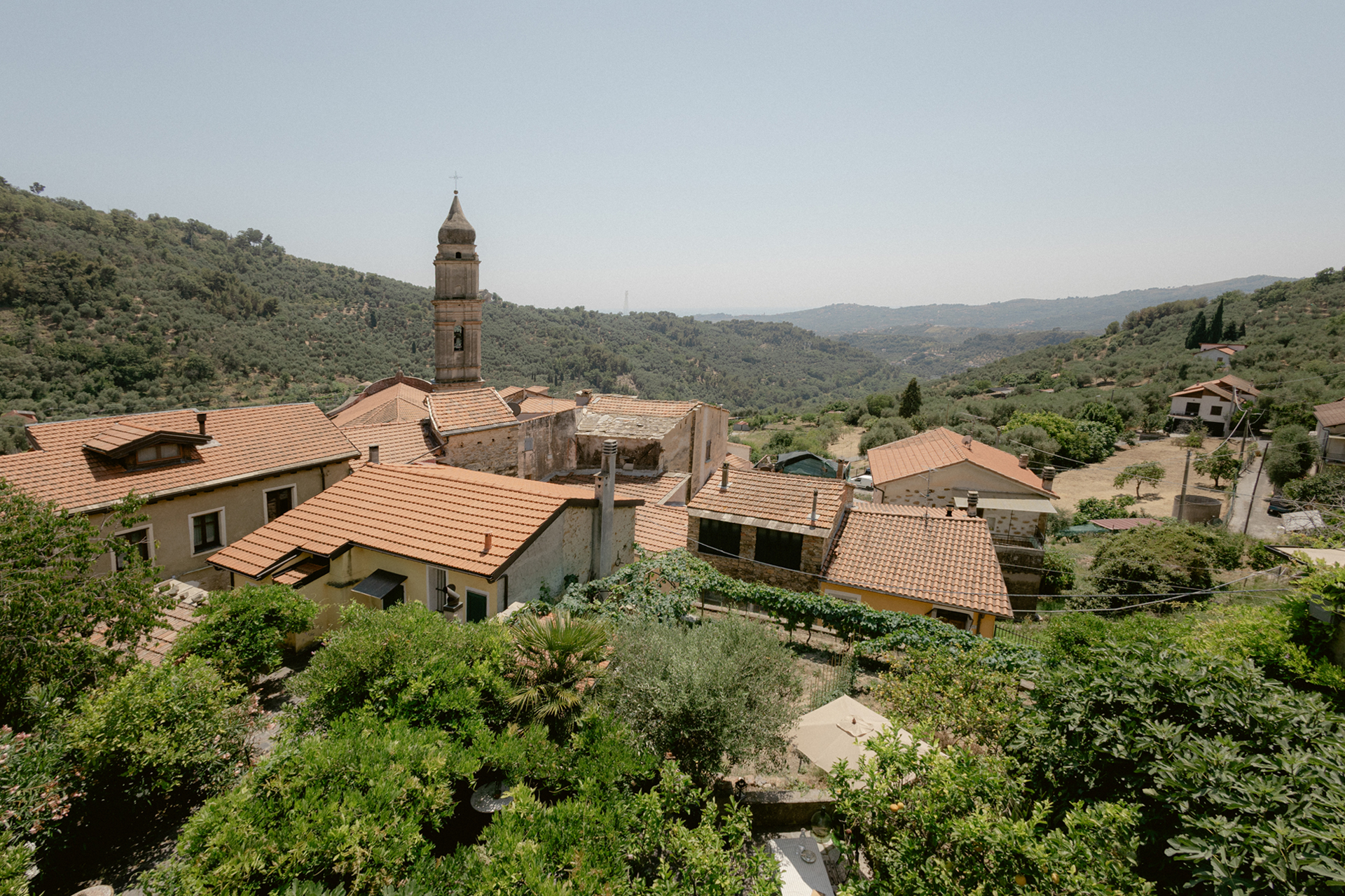casa-tunin_house_liguria-italy_exterior-town-view.jpg