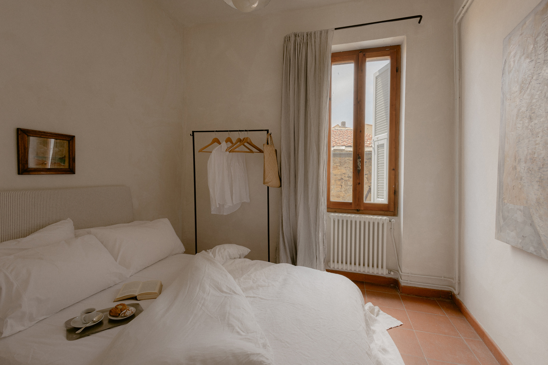 casa-tunin_house_liguria-italy_interior-bed-room.jpg