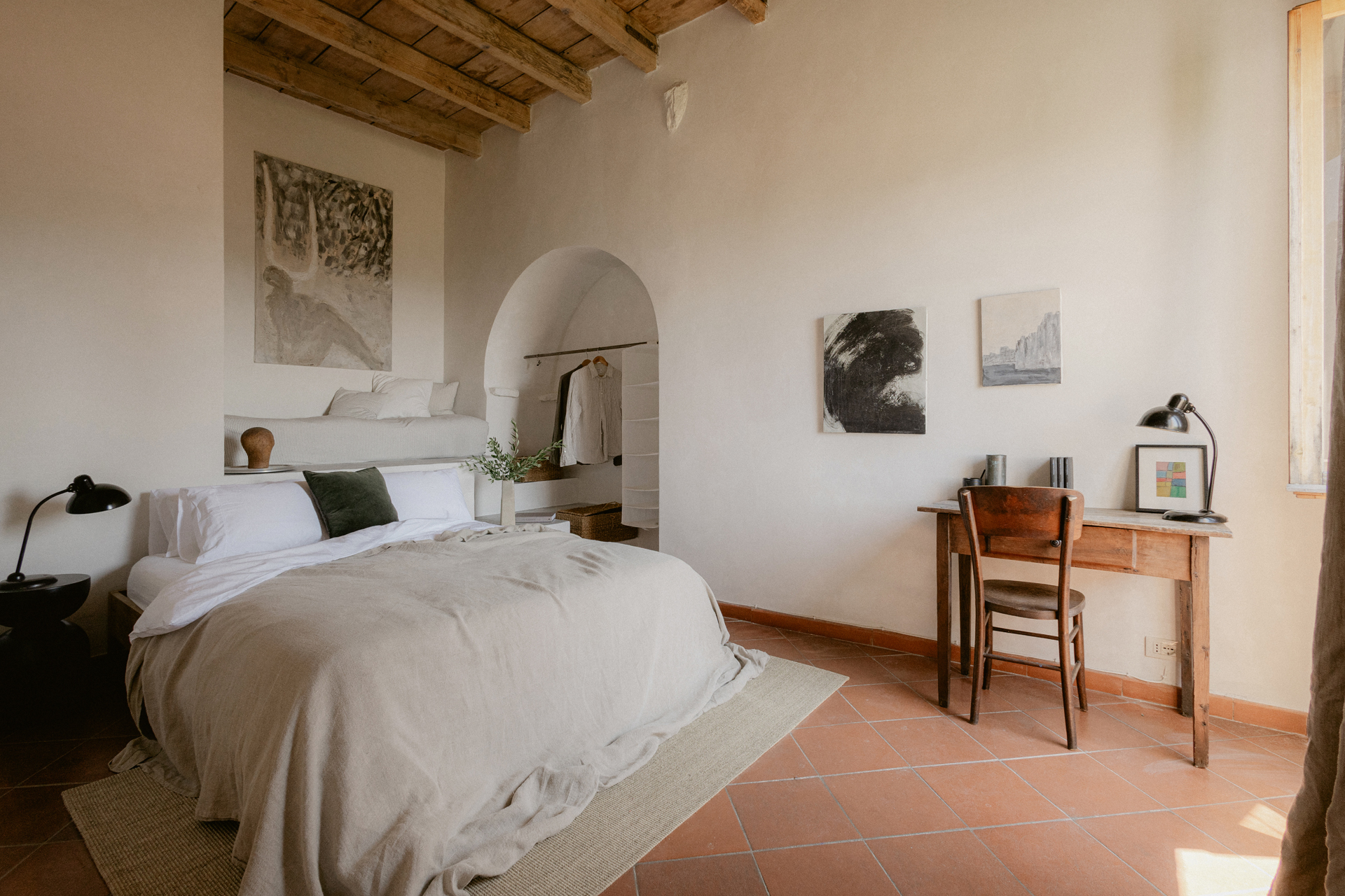 casa-tunin_house_liguria-italy_interior-bedroom.jpg
