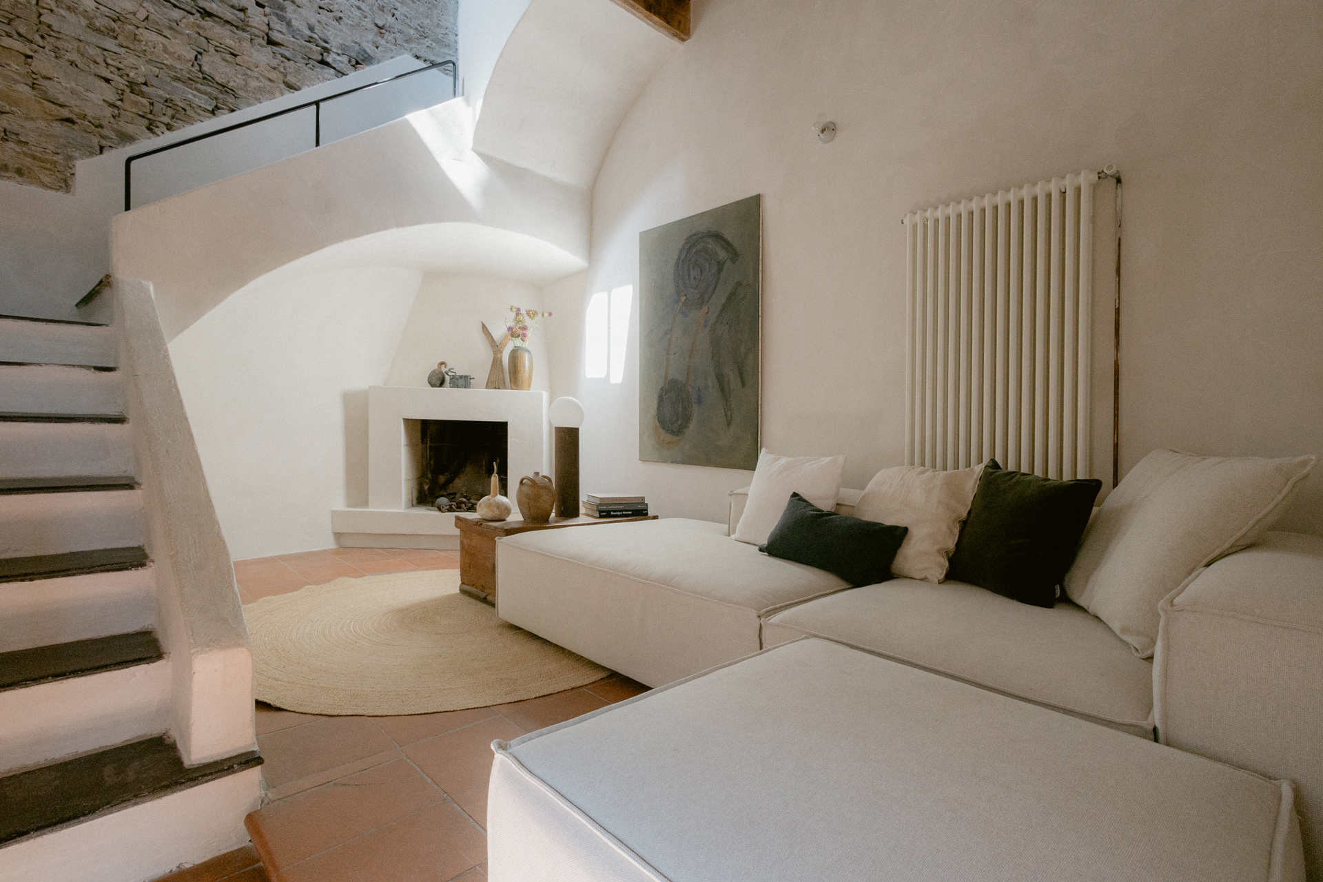 casa-tunin_house_liguria-italy_interior-sofa.jpg