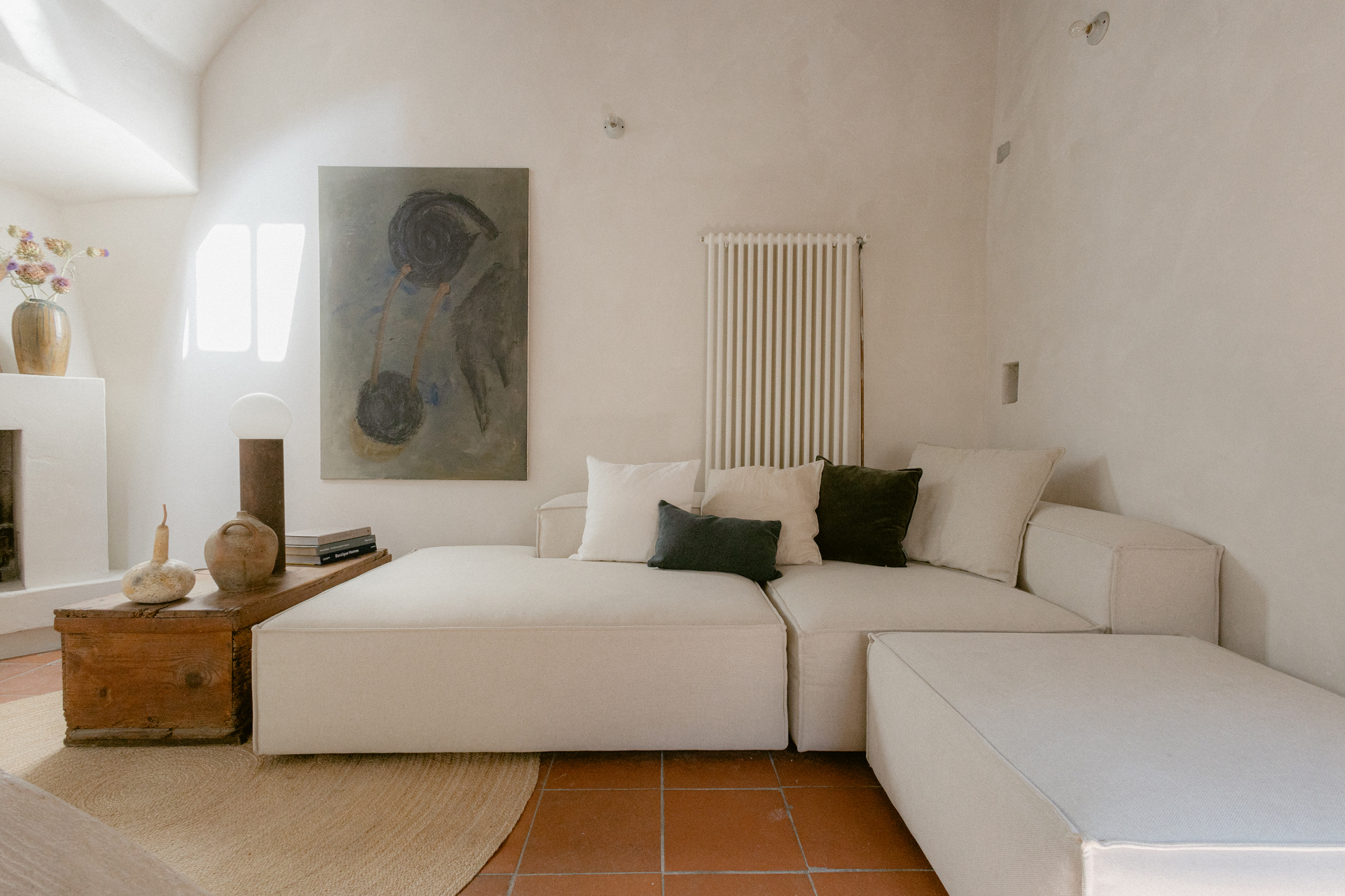 casa-tunin_house_liguria-italy_interior-sofa-design.jpg