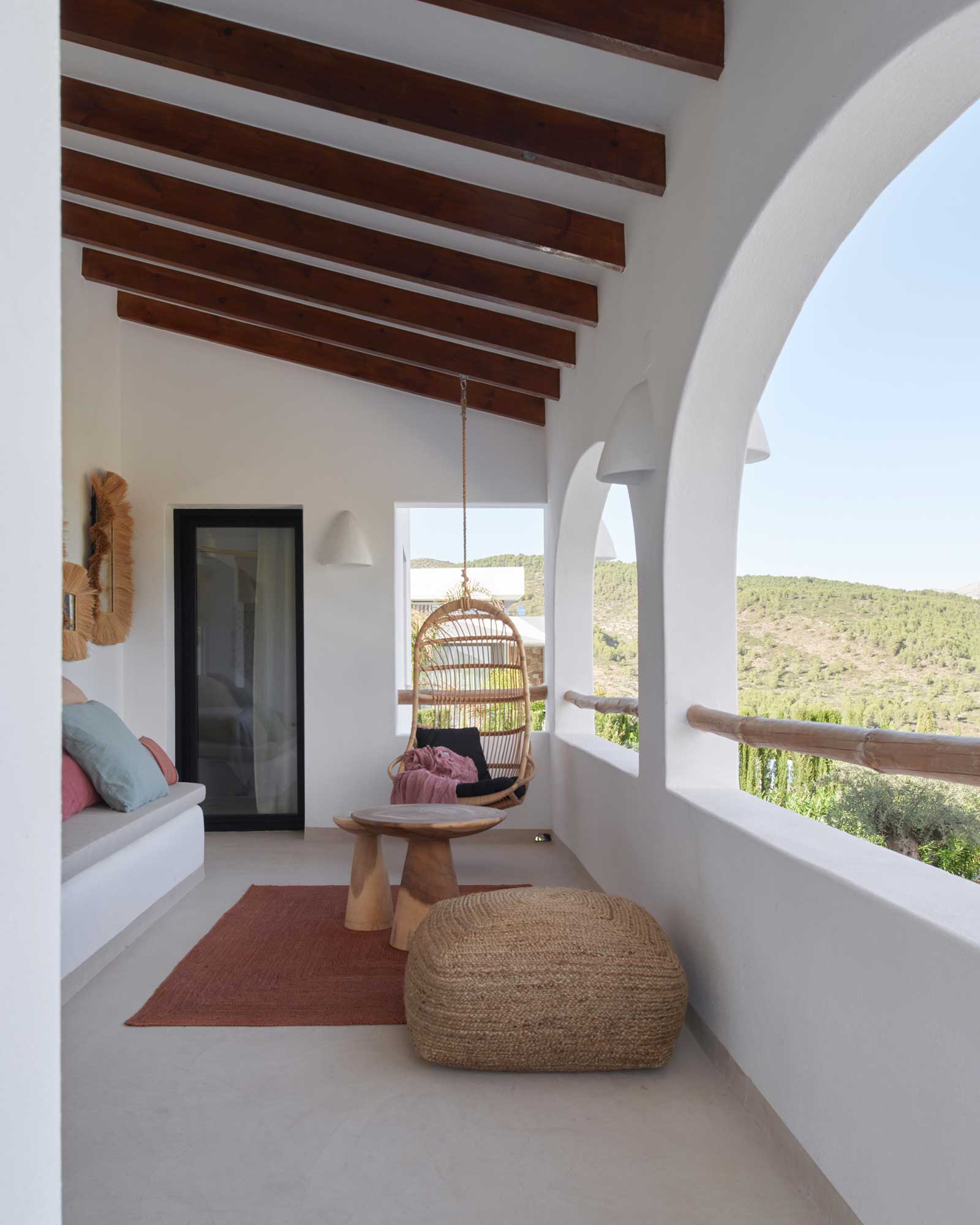 la-casa-betty_villa_alicante-spain_exterior-chair.jpg