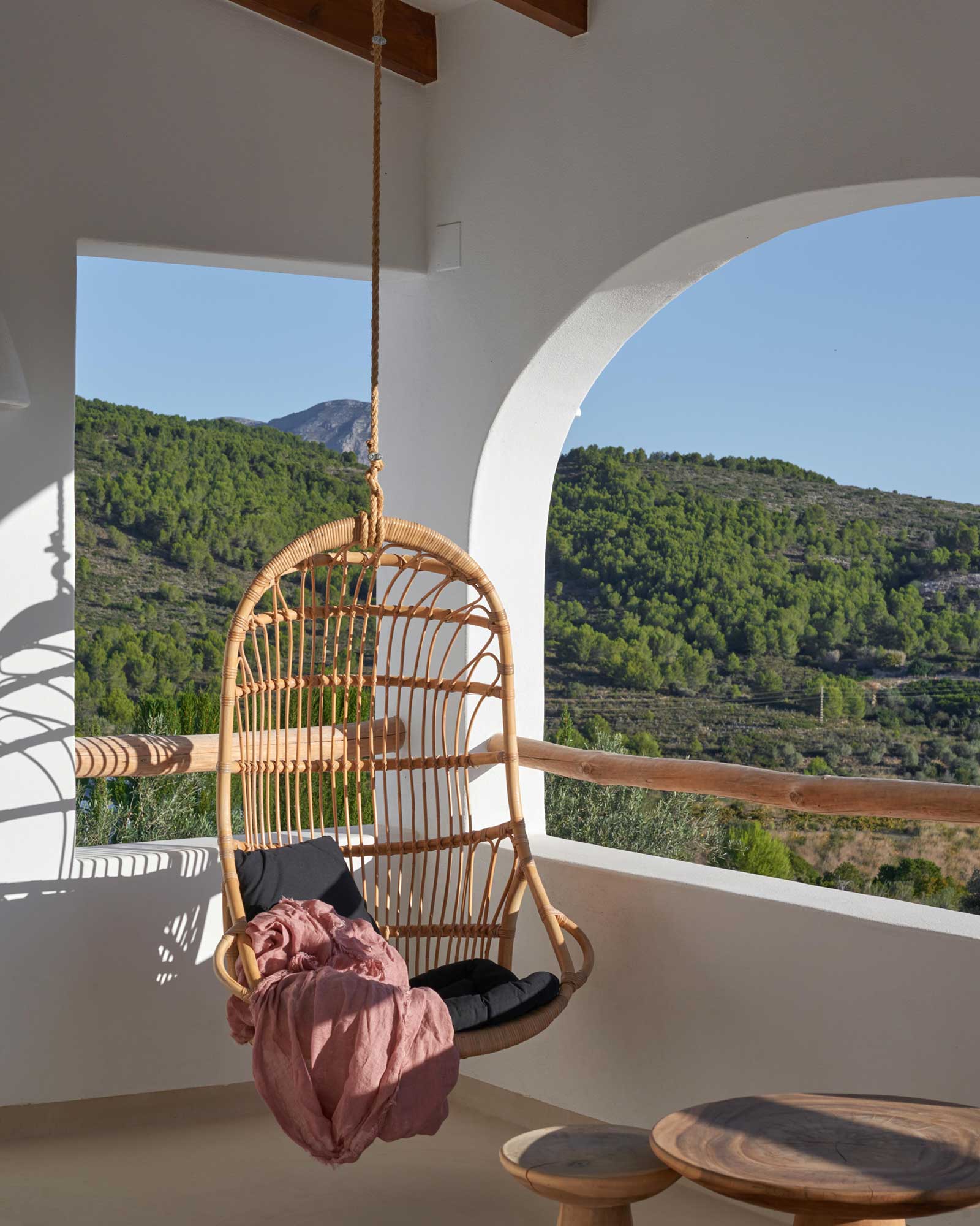 la-casa-betty_villa_alicante-spain_exterior-chair-design.jpg