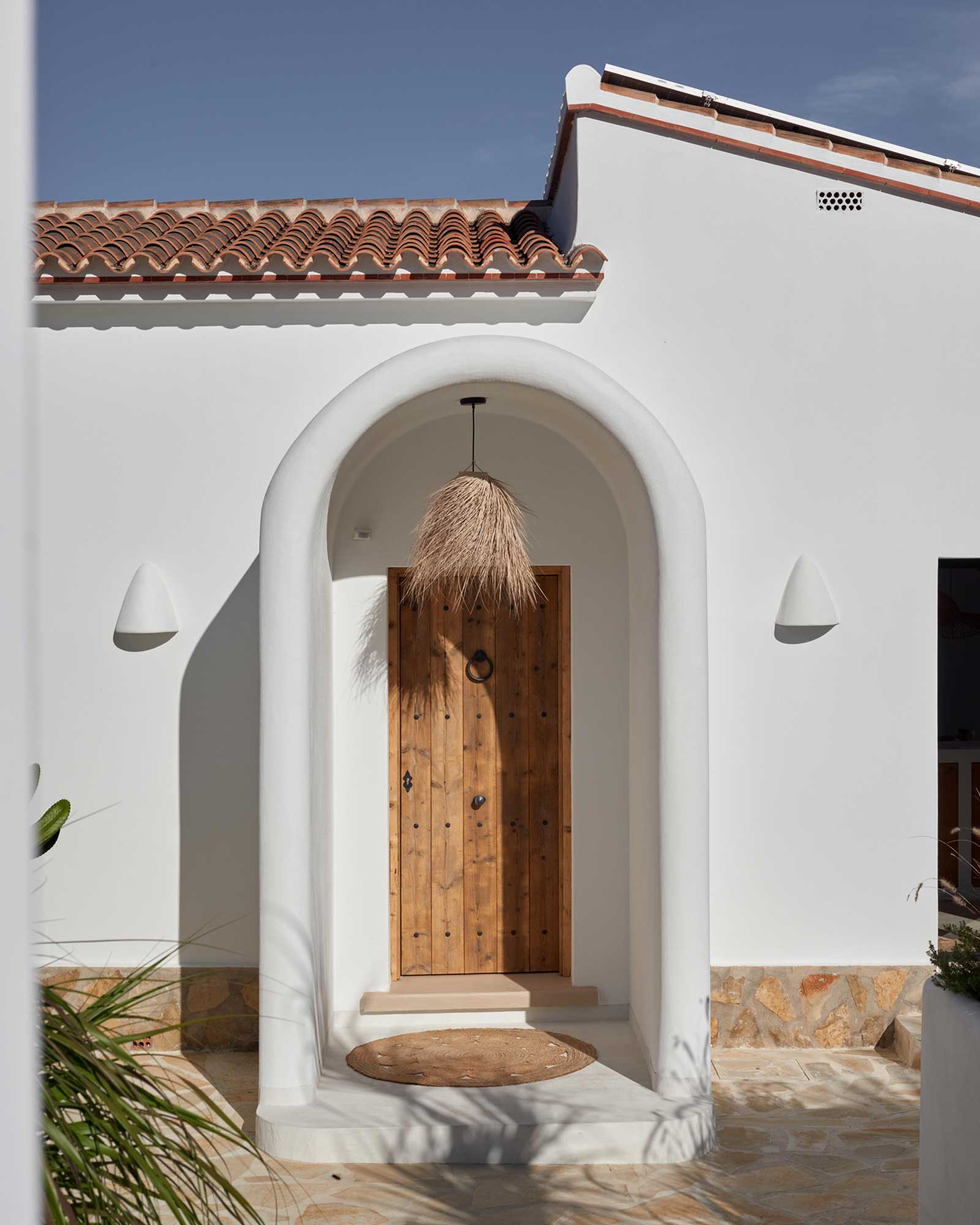la-casa-betty_villa_alicante-spain_exterior-entrance.jpg