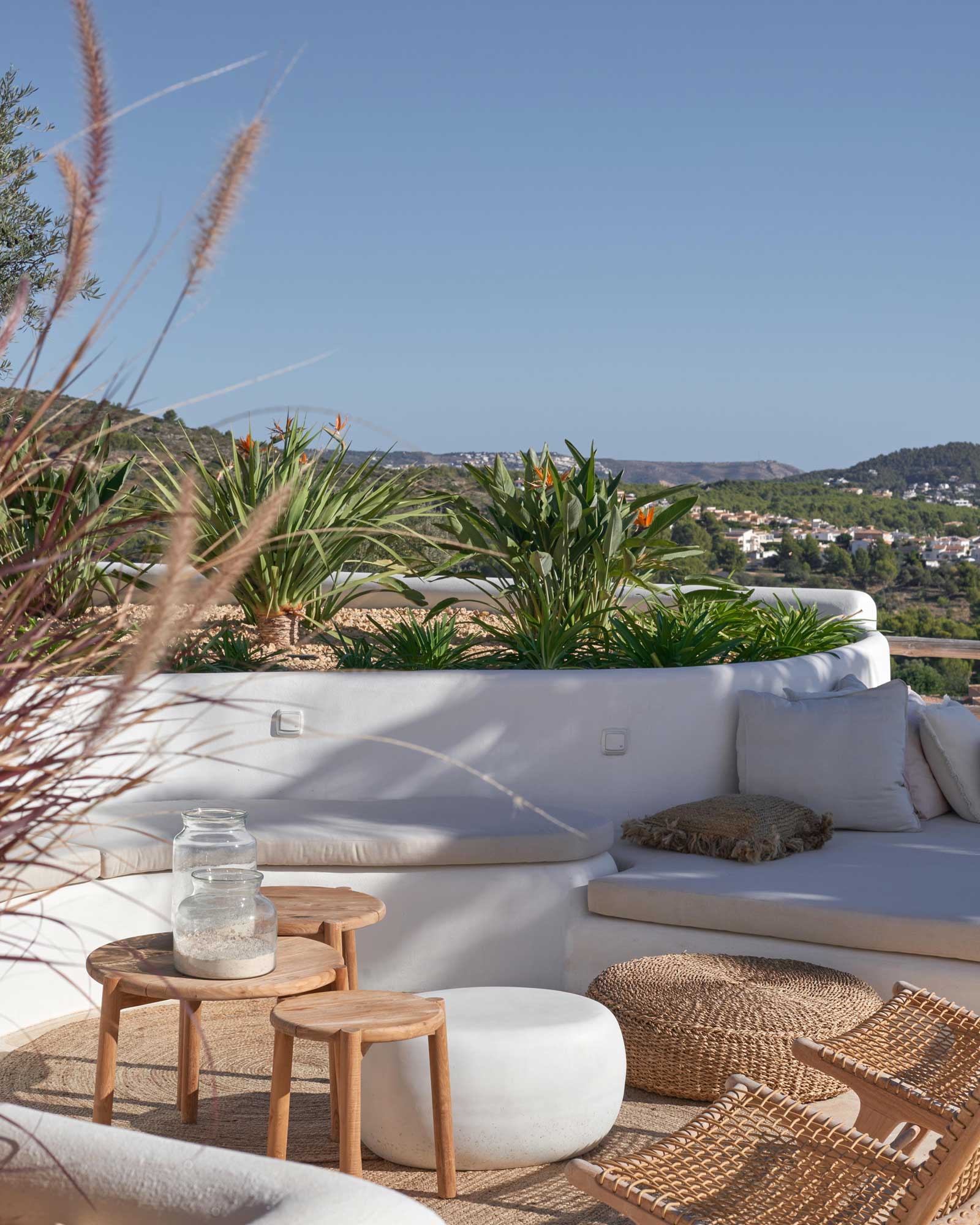 la-casa-betty_villa_alicante-spain_exterior-seating-view.jpg