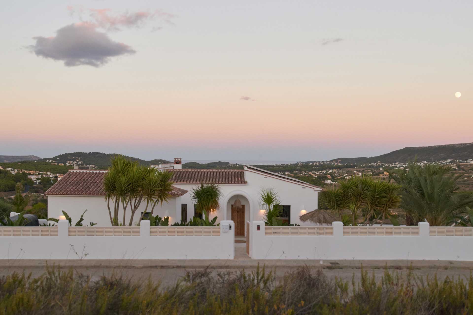 la-casa-betty_villa_alicante-spain_exterior-sunset.jpg