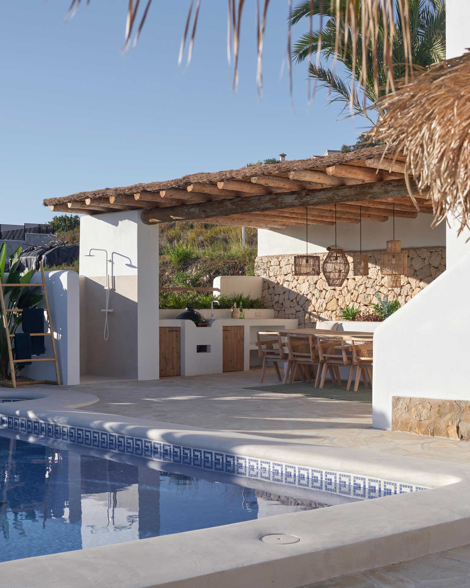 la-casa-betty_villa_alicante-spain_exterior-terrace-pool.jpg