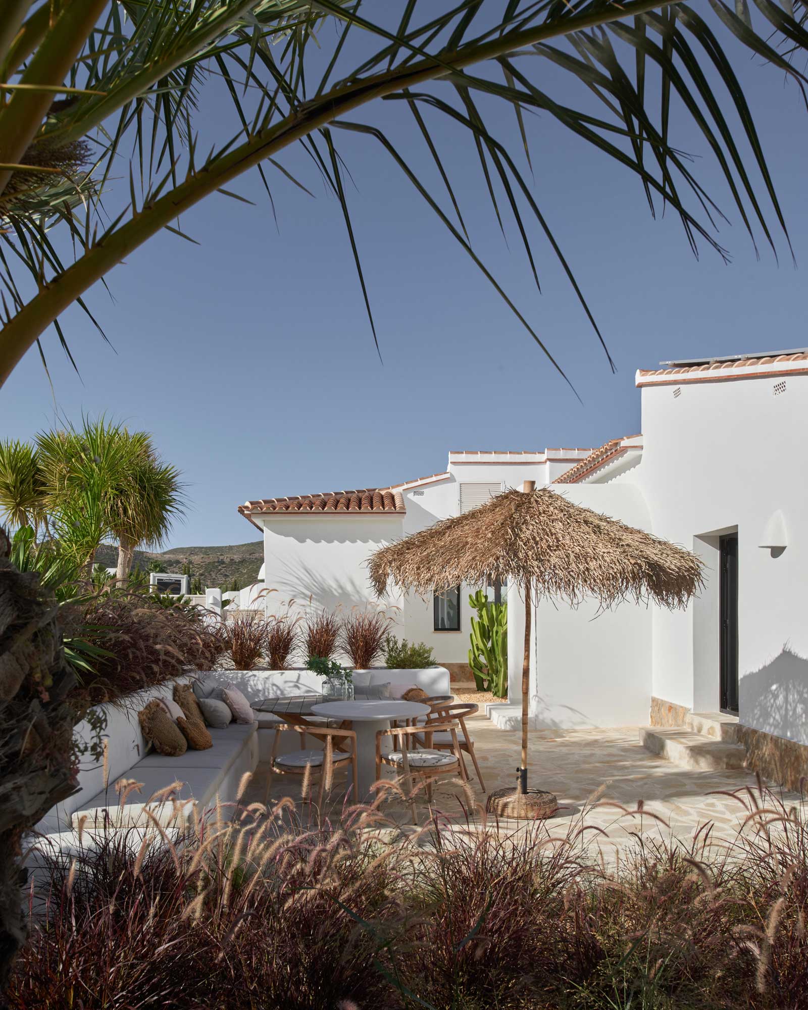 la-casa-betty_villa_alicante-spain_exterior-terrace-seating.jpg
