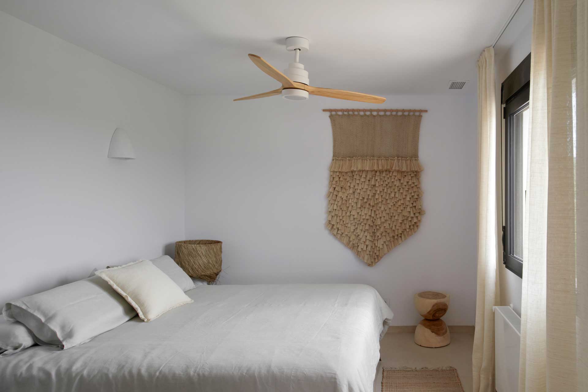 la-casa-betty_villa_alicante-spain_interior-bedroom.jpg