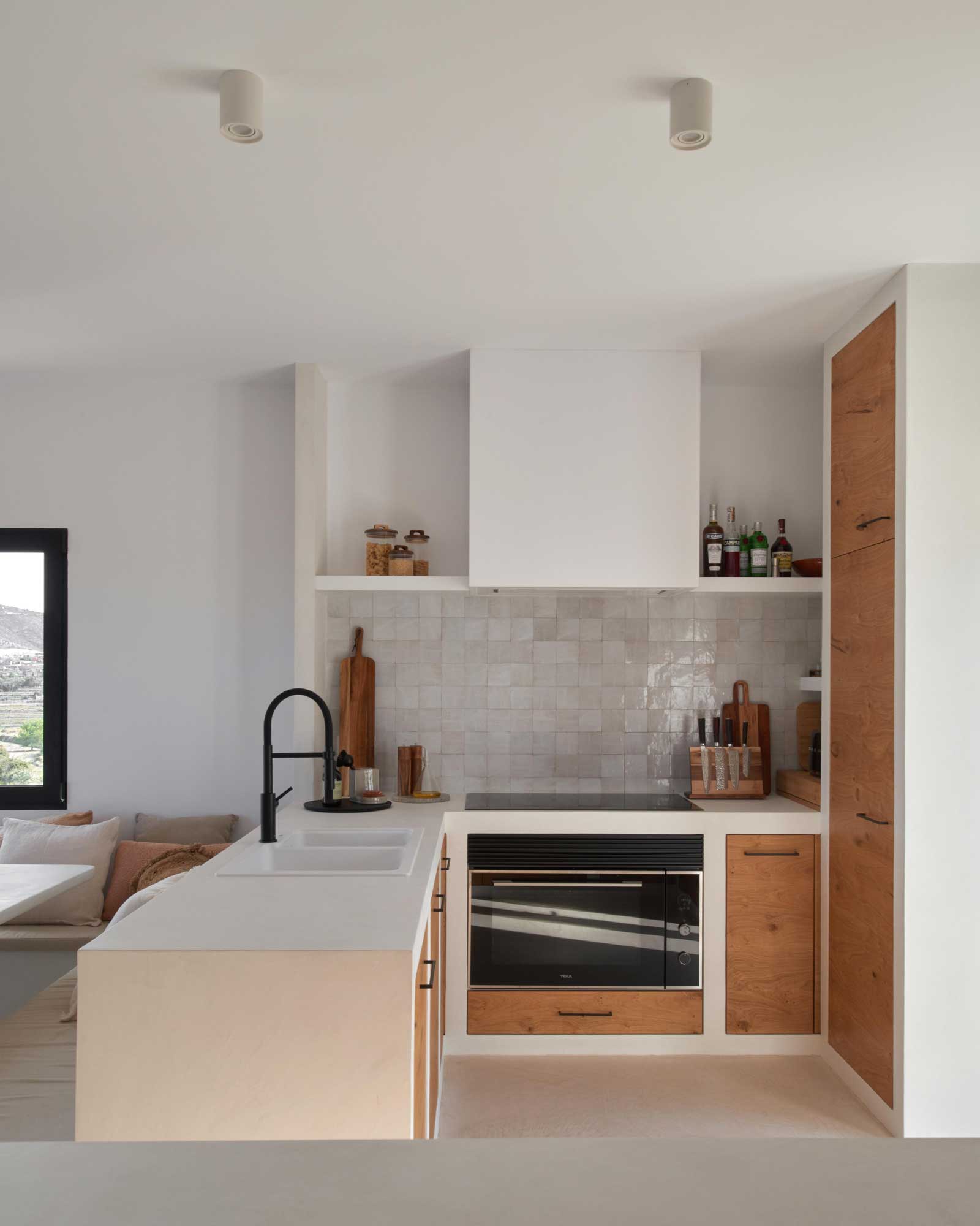 la-casa-betty_villa_alicante-spain_interior-kitchen.jpg