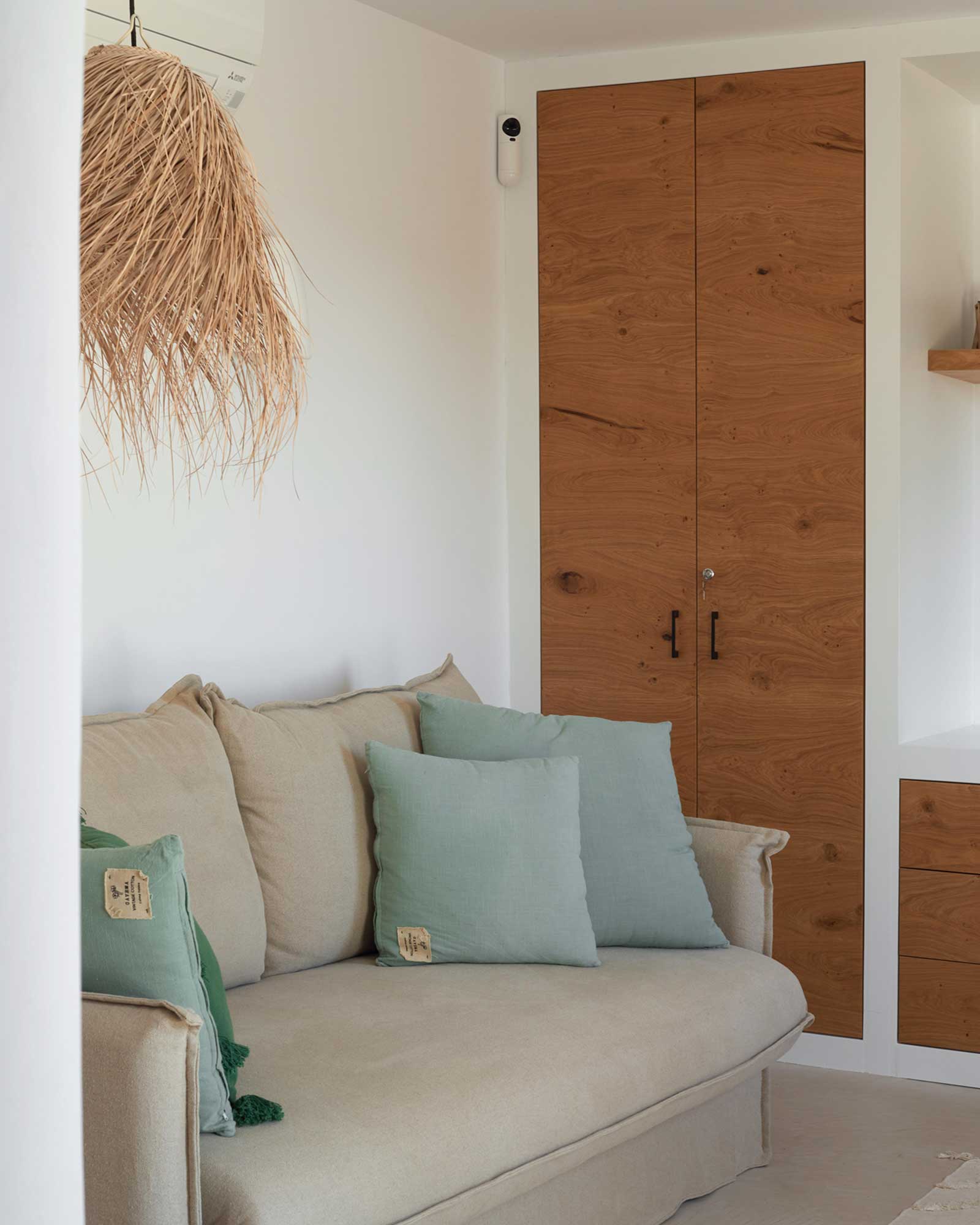 la-casa-betty_villa_alicante-spain_interior-sofa-design.jpg