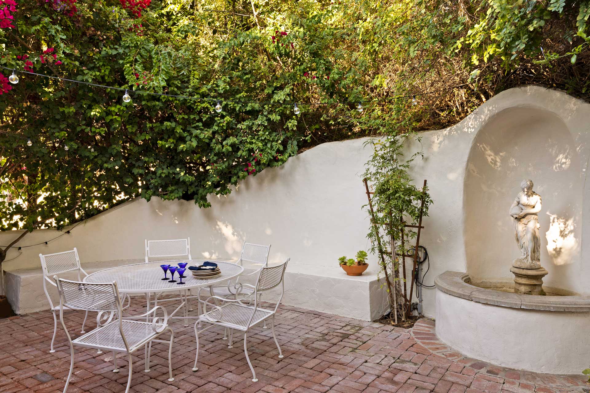 peaceful-beachwood-retreat_house_los-angeles-usa_exterior.jpg