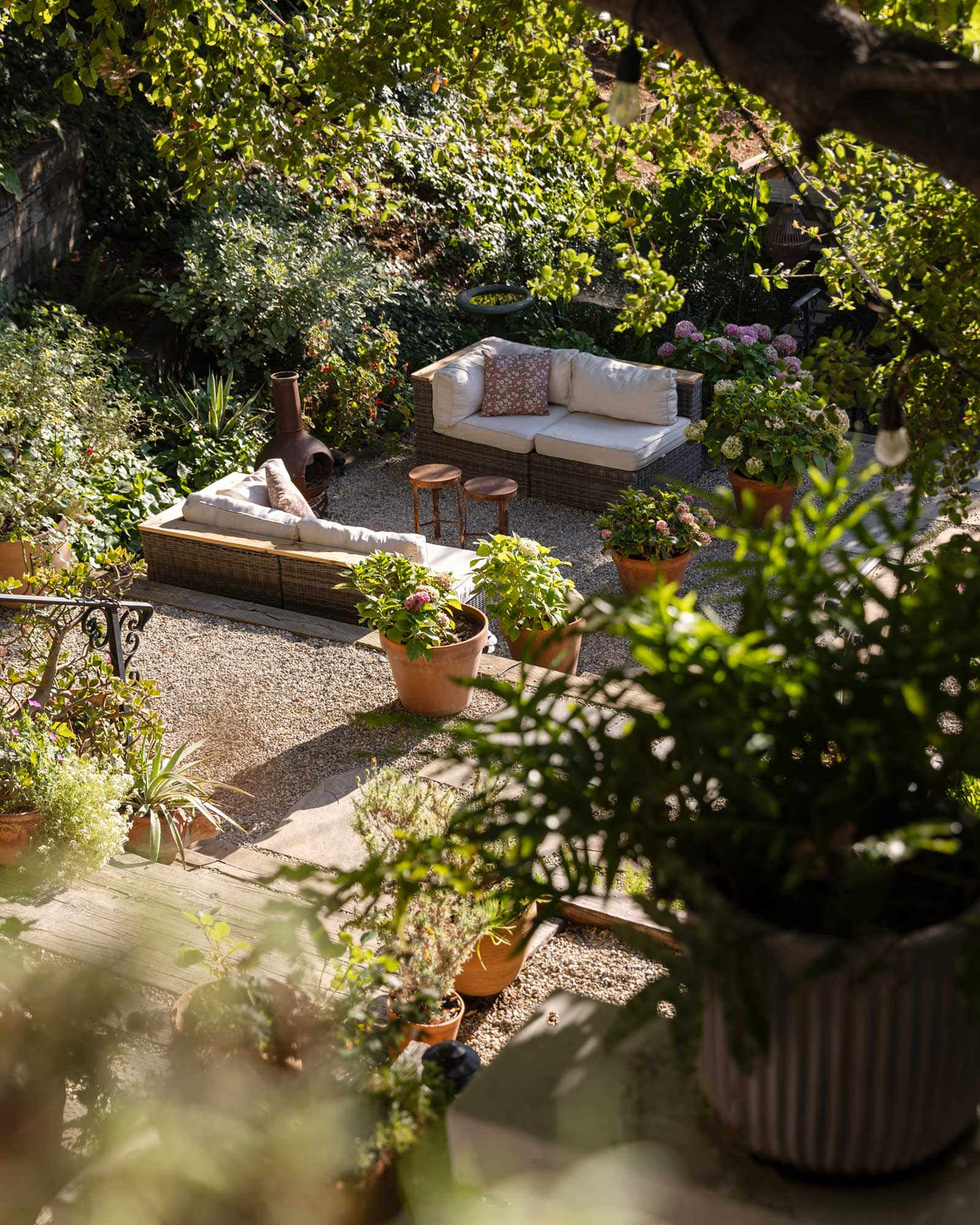 peaceful-beachwood-retreat_house_los-angeles-usa_exterior-terrace-design.jpg