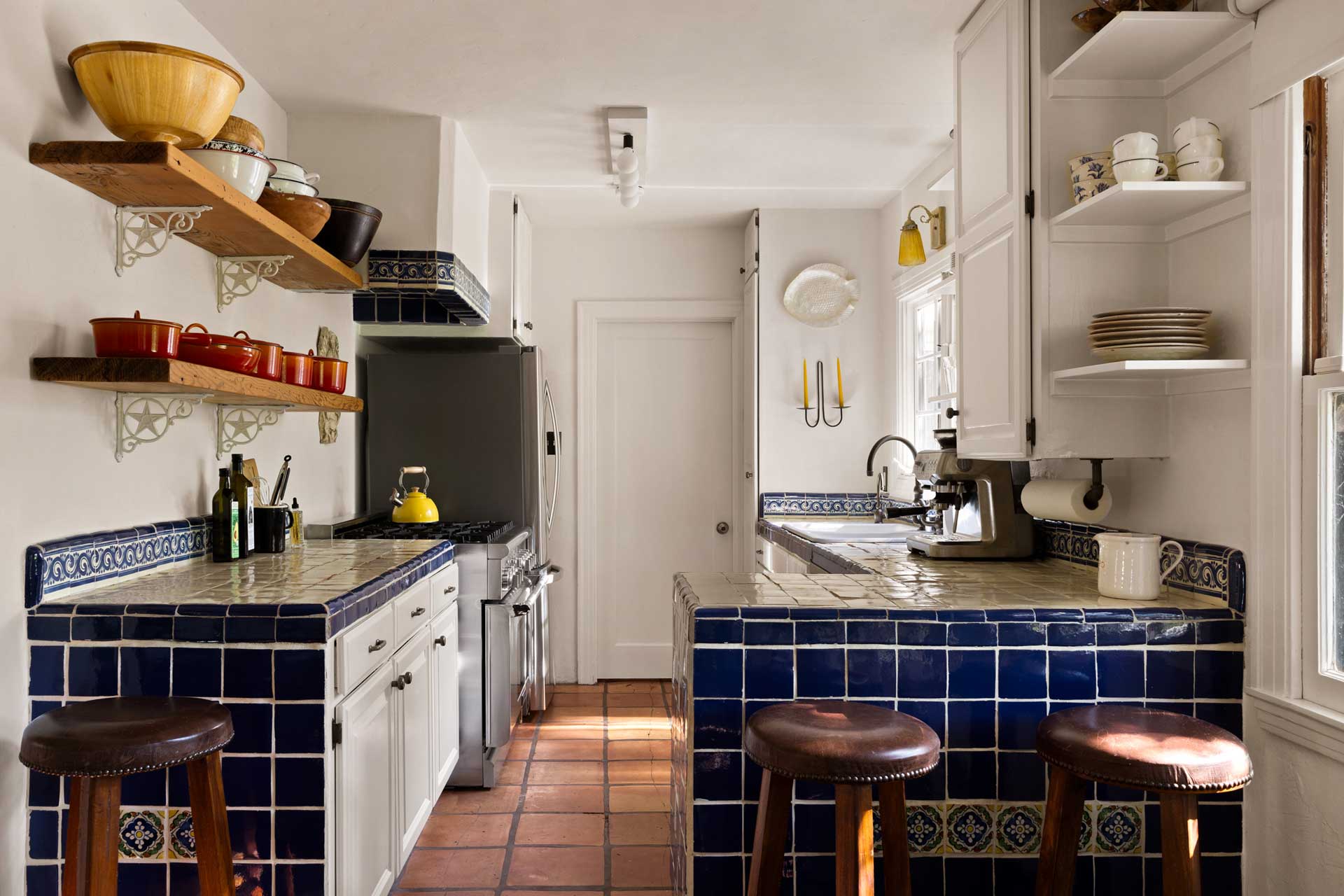 peaceful-beachwood-retreat_house_los-angeles-usa_interior-kitchen.jpg