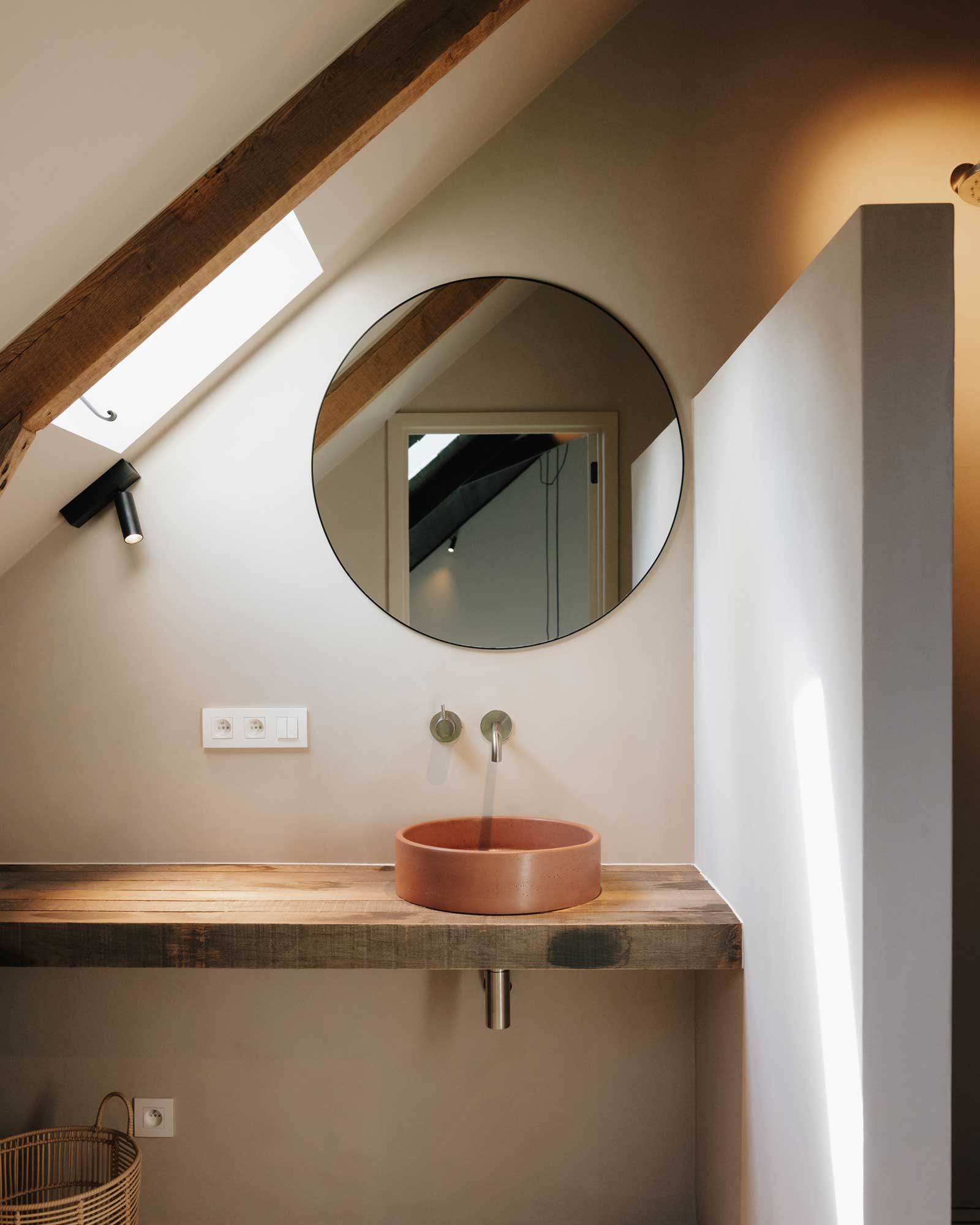 barn-80_farmhouse_vlaanderen-belgium_interior-bathroom.jpg