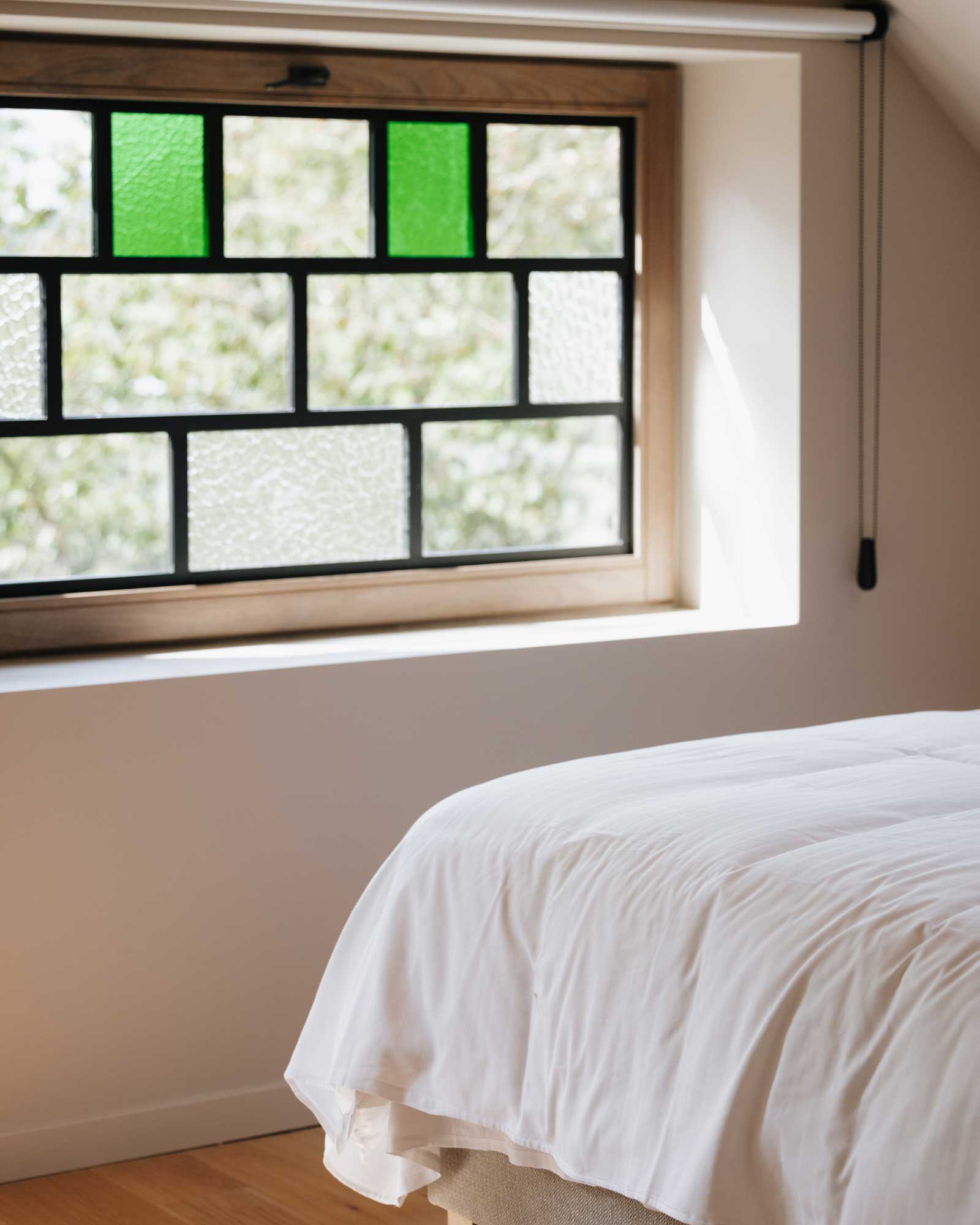 barn-80_farmhouse_vlaanderen-belgium_interior-bedroom-window.jpg