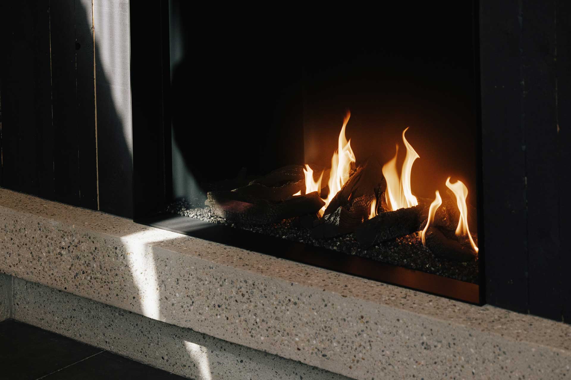 barn-80_farmhouse_vlaanderen-belgium_interior-fire.jpg