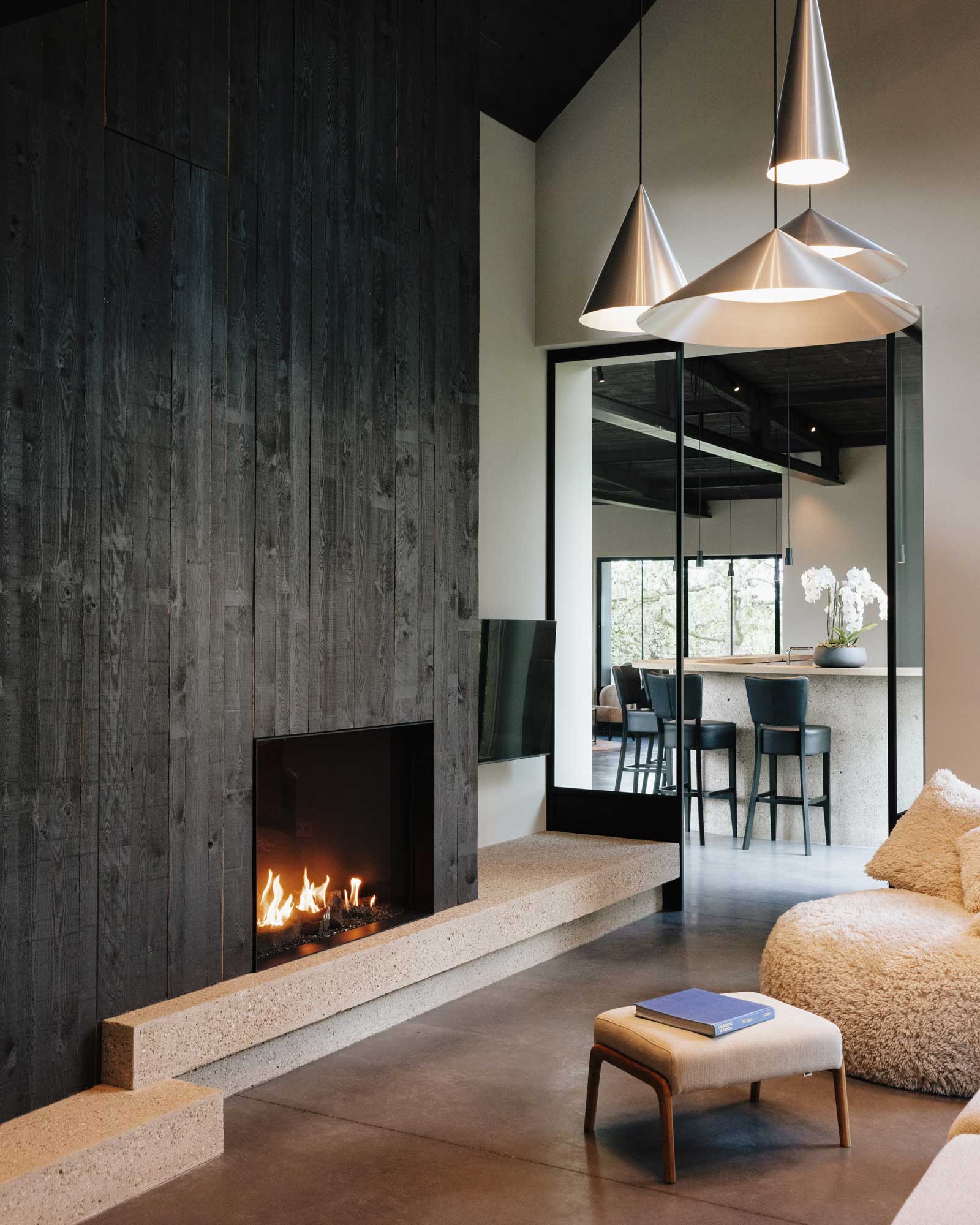 barn-80_farmhouse_vlaanderen-belgium_interior-fireplace.jpg
