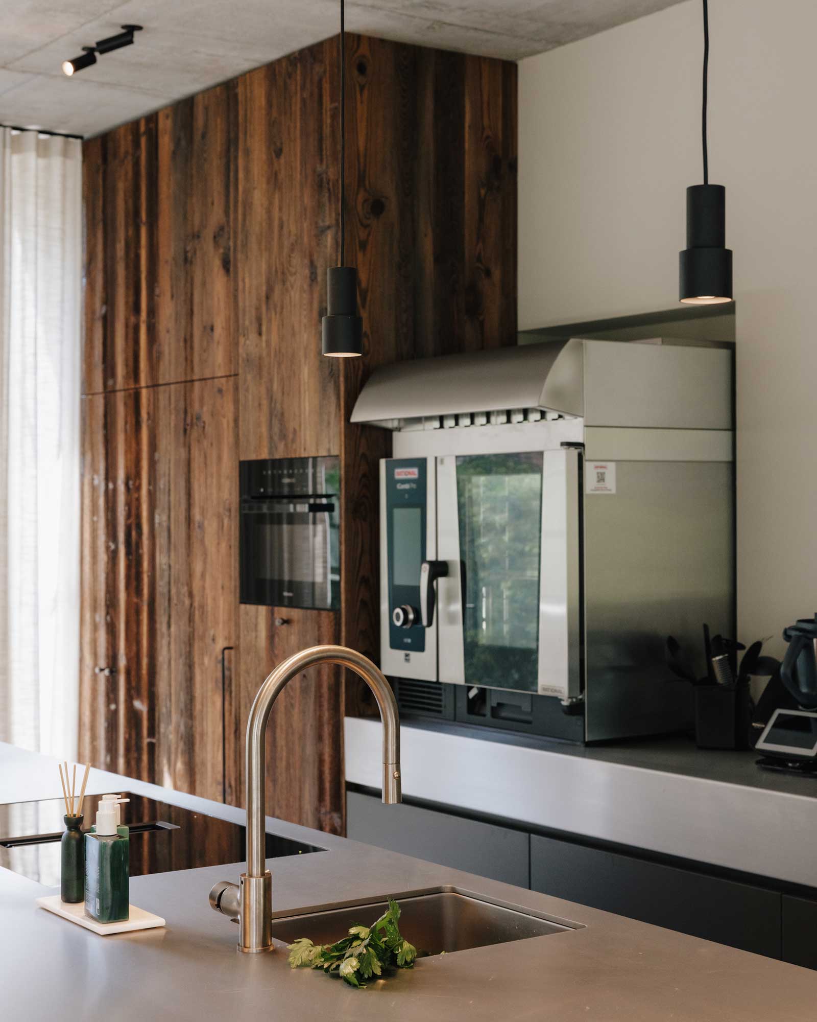 barn-80_farmhouse_vlaanderen-belgium_interior-kitchen-design.jpg