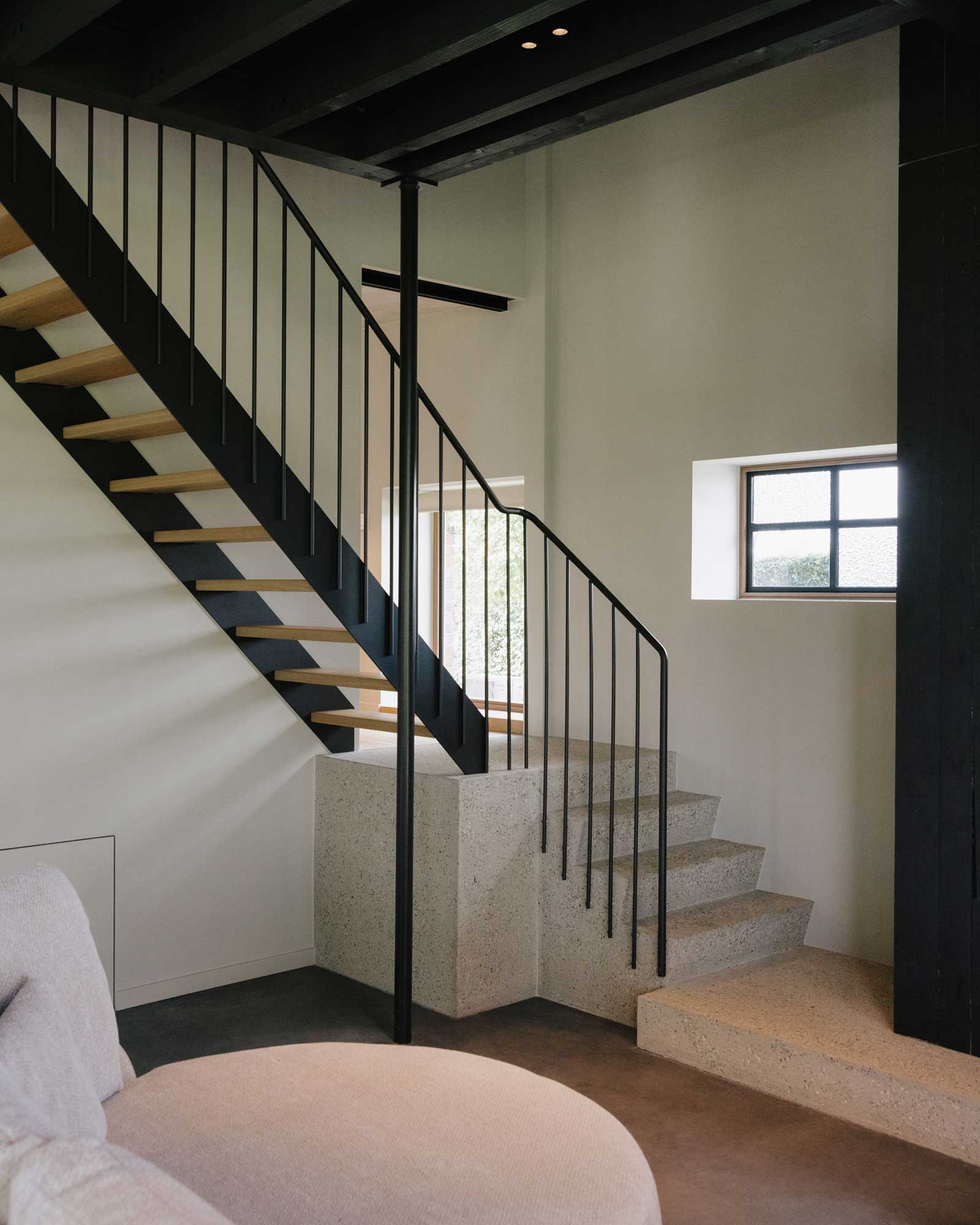 barn-80_farmhouse_vlaanderen-belgium_interior-stairs.jpg