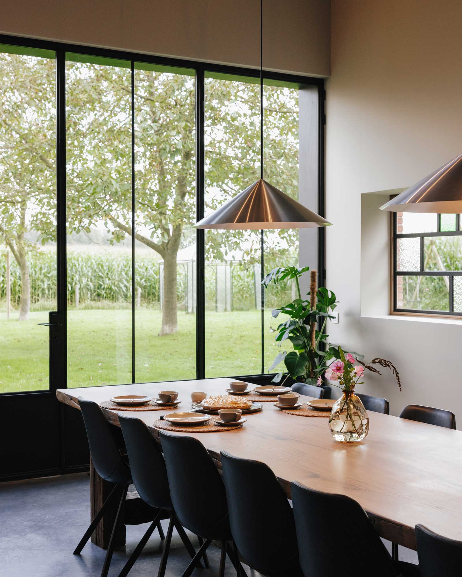 barn-80_farmhouse_vlaanderen-belgium_interior-table.jpg