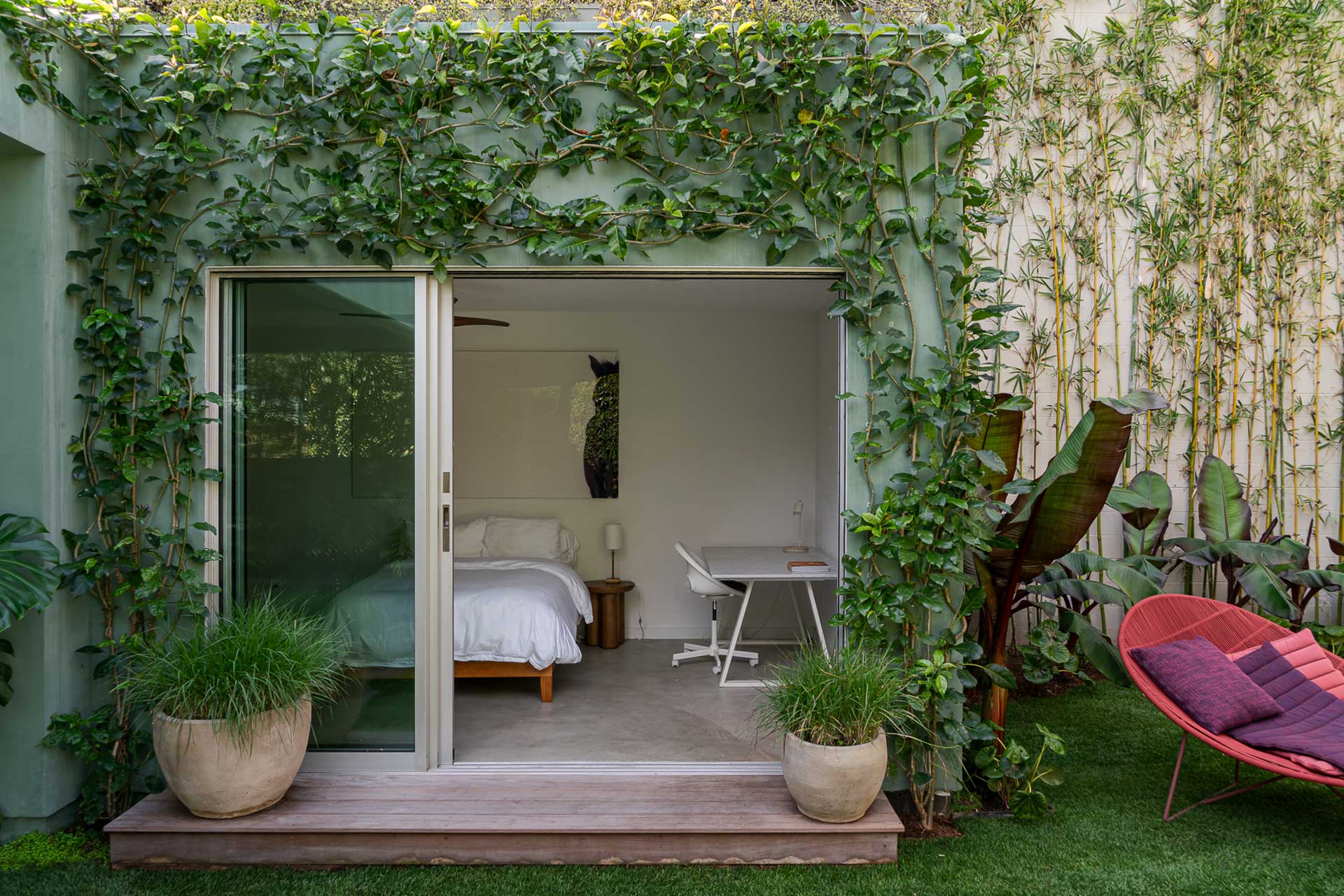 flora-house-ashcroft_house_california-usa_exterior-bedroom.jpg