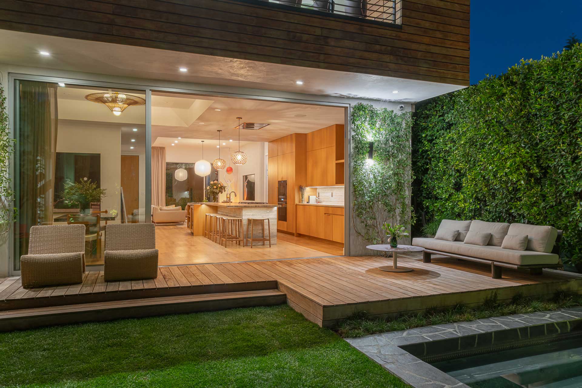 flora-house-ashcroft_house_california-usa_exterior-interior-night.jpg