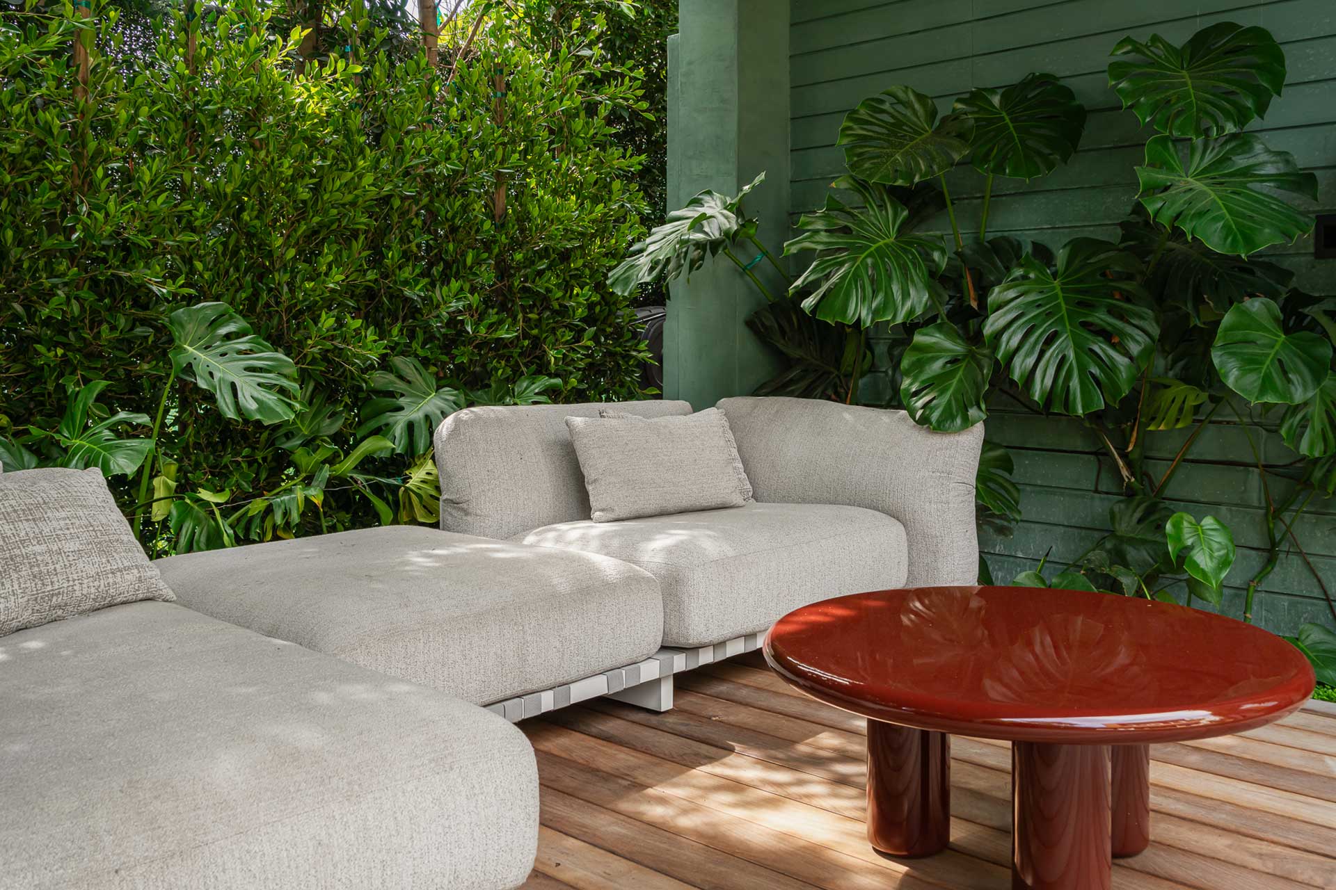 flora-house-ashcroft_house_california-usa_exterior-sofa.jpg