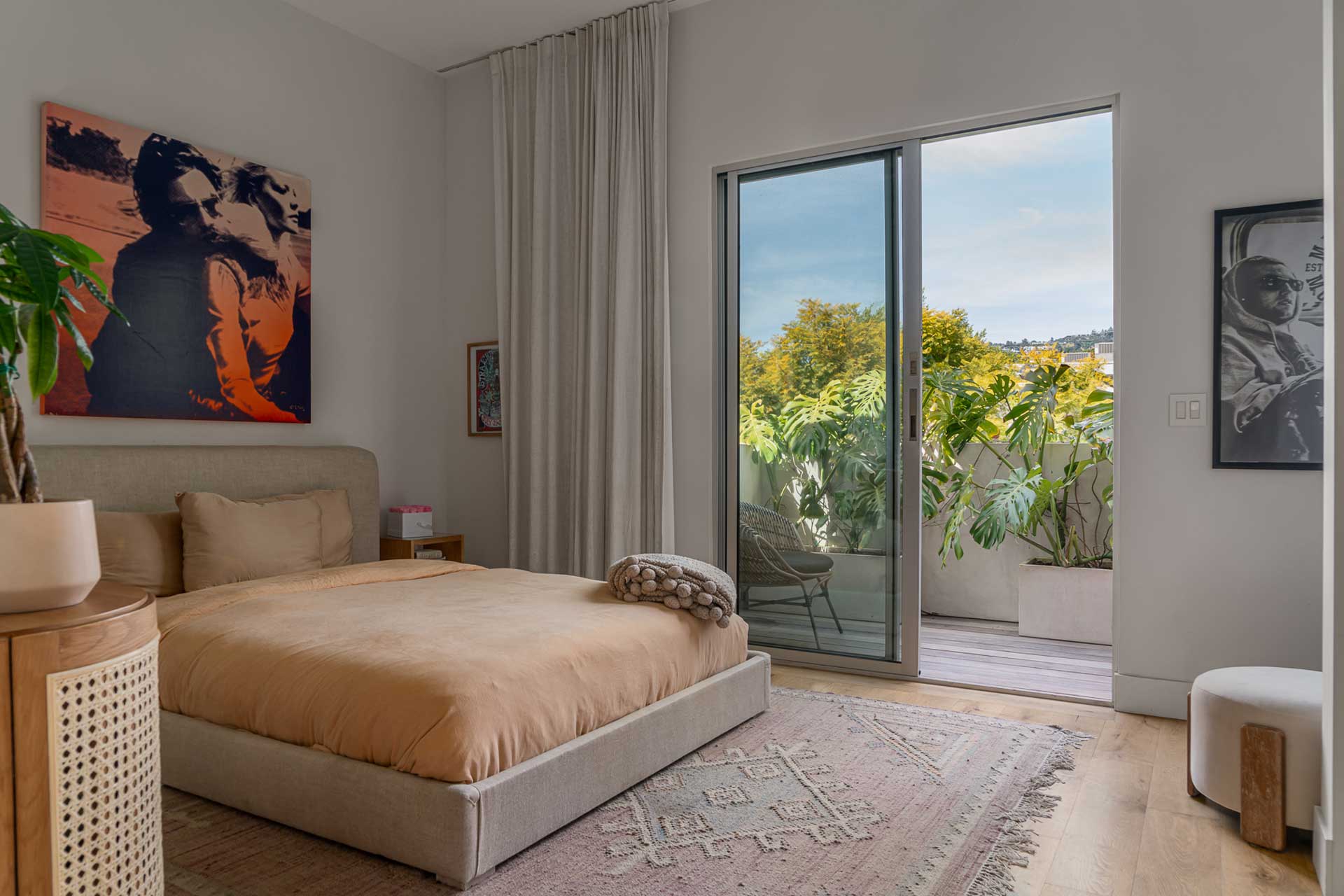 flora-house-ashcroft_house_california-usa_interior-bedroom.jpg