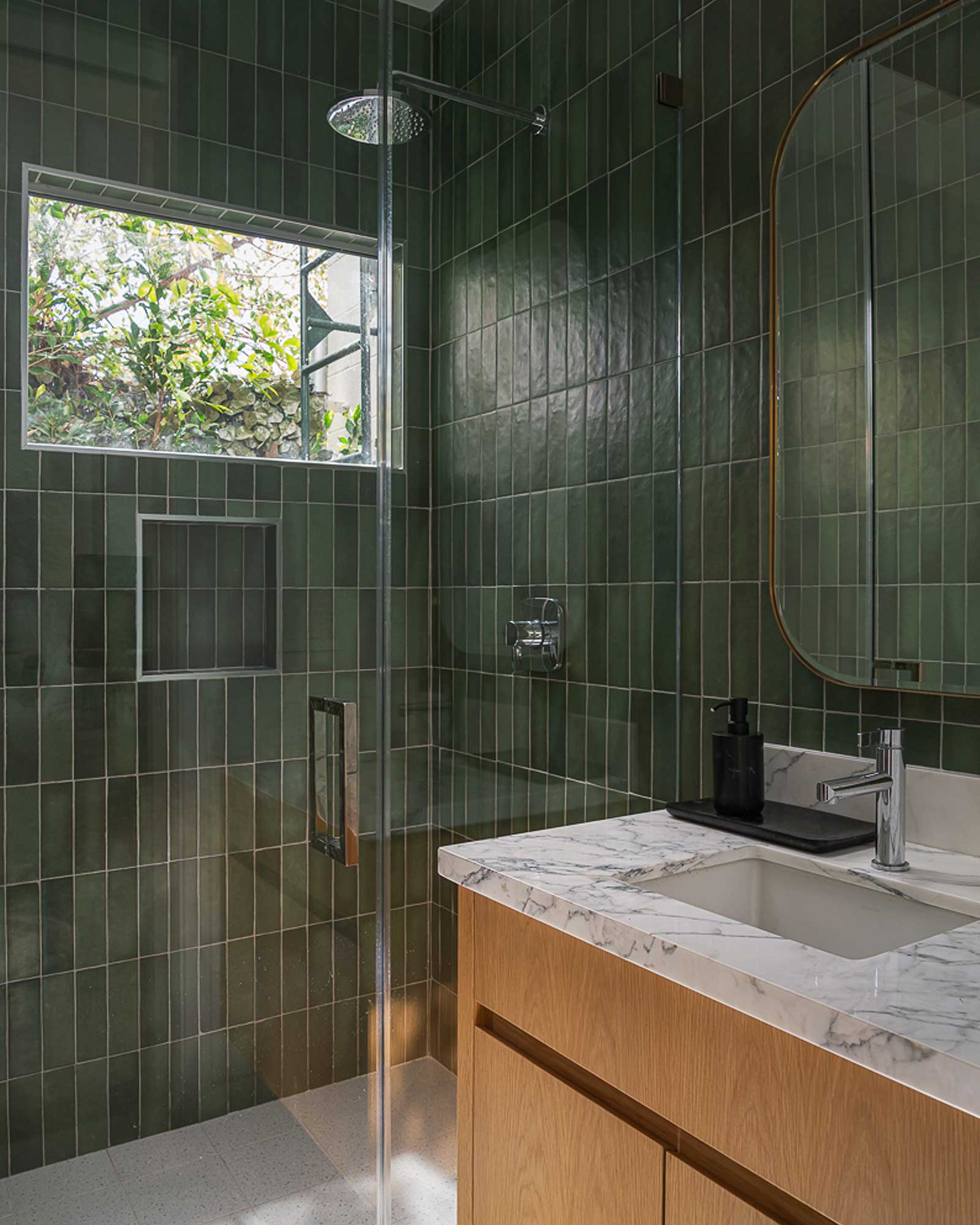 flora-house-ashcroft_house_california-usa_interior-shower.jpg