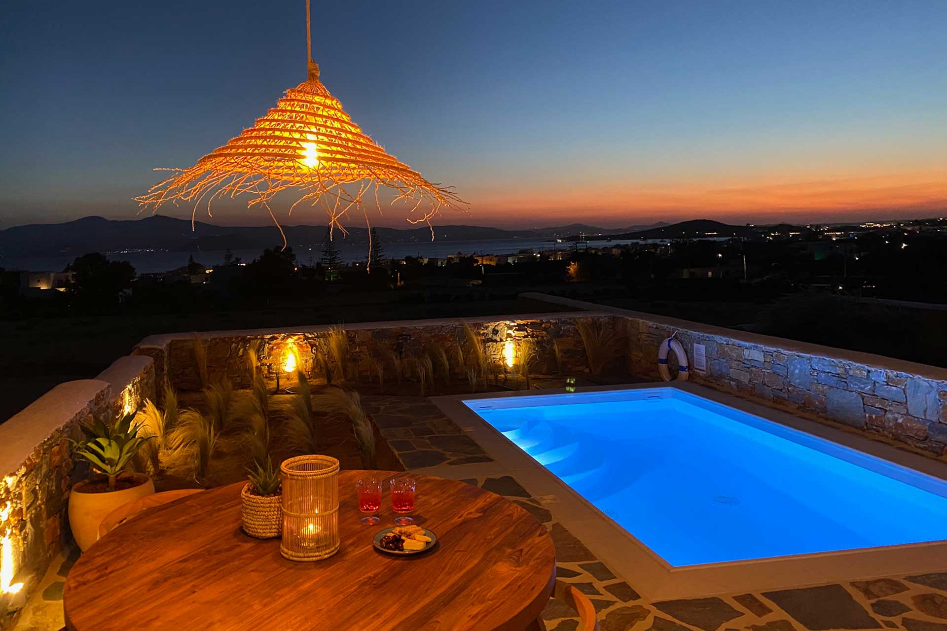beachhouse-omega-naxos_beachhouse_naxos-cyclades-greece_exterior-night.jpg