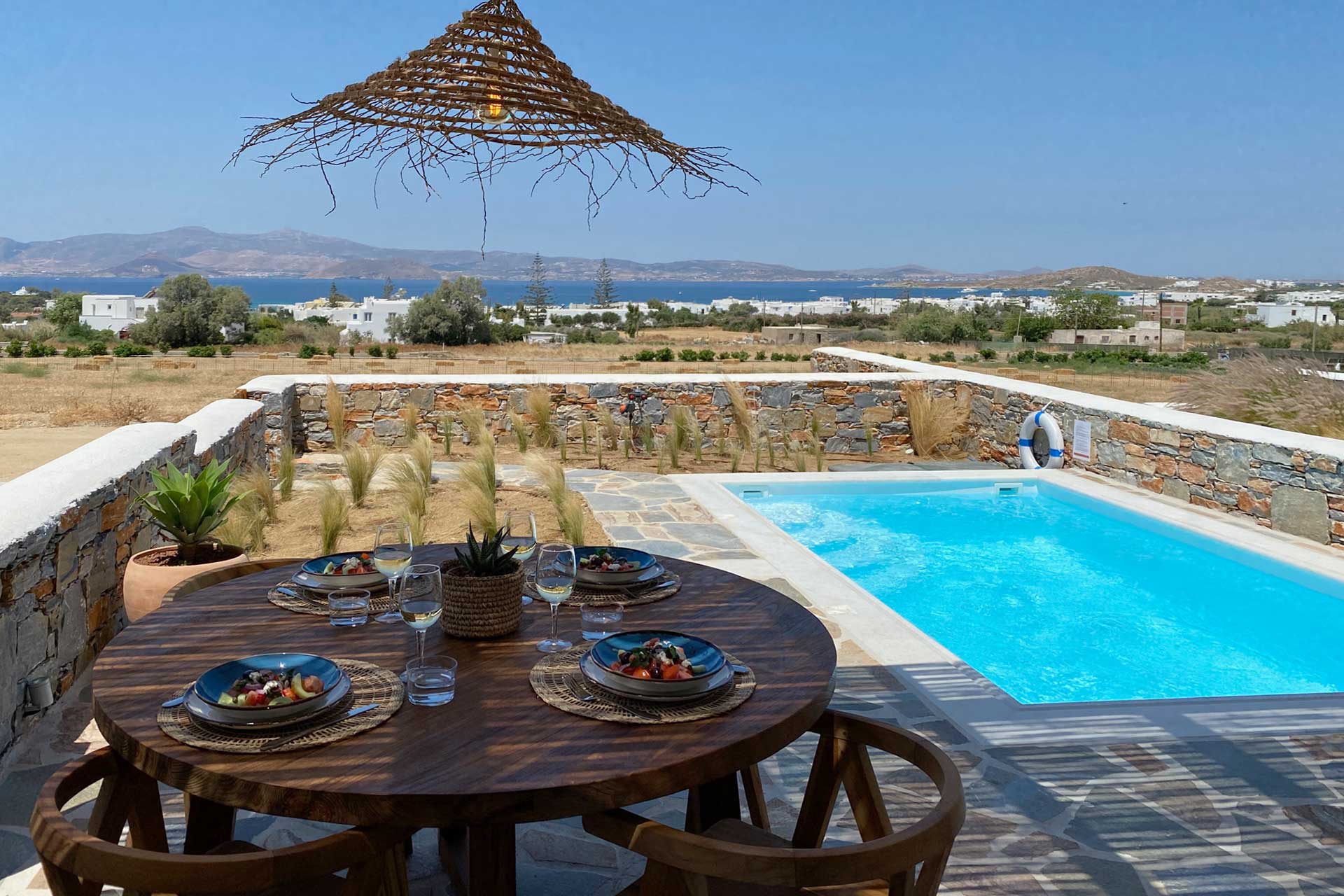 beachhouse-omega-naxos_beachhouse_naxos-cyclades-greece_exterior-pool-view.jpg