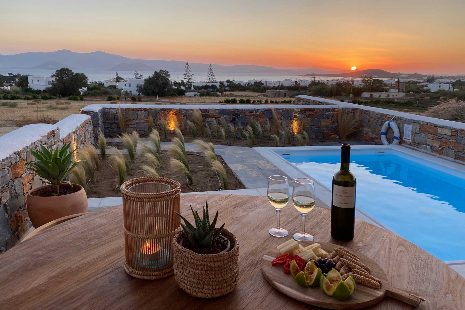 beachhouse-omega-naxos_beachhouse_naxos-cyclades-greece_exterior-sunset.jpg
