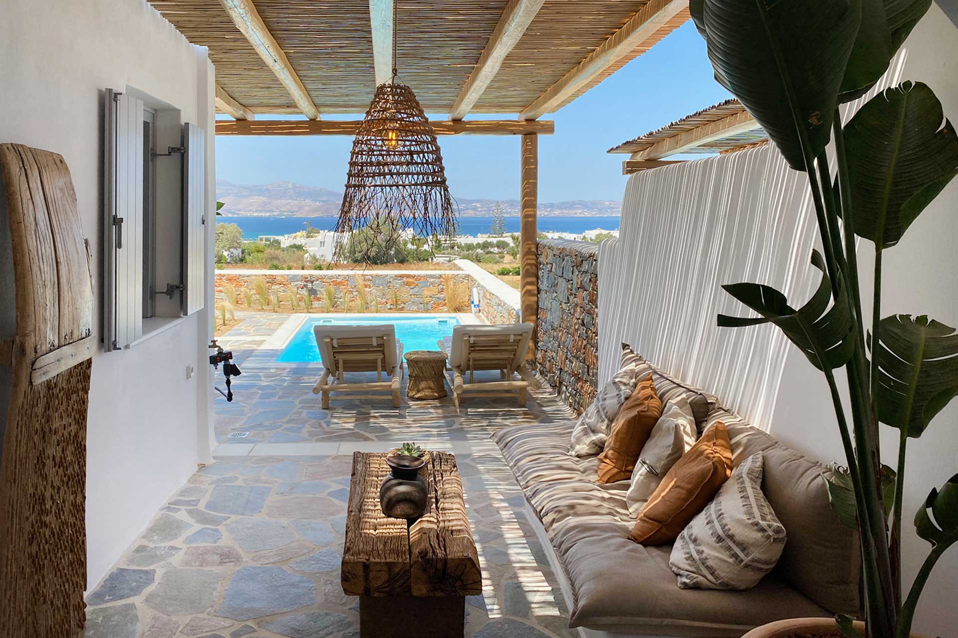 beachhouse-omega-naxos_beachhouse_naxos-cyclades-greece_exterior-terrace.jpg