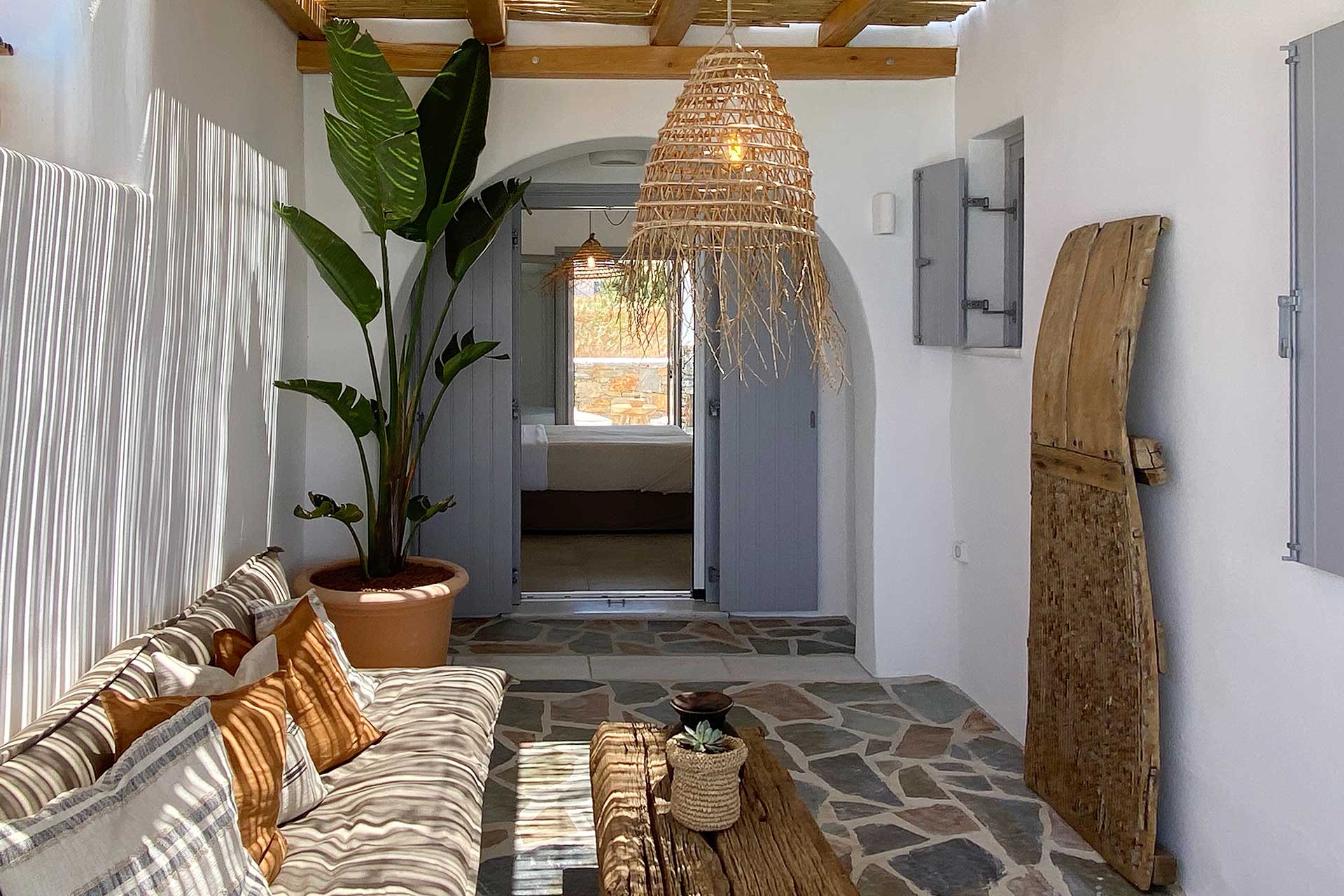 beachhouse-omega-naxos_beachhouse_naxos-cyclades-greece_exterior-terrace-house.jpg