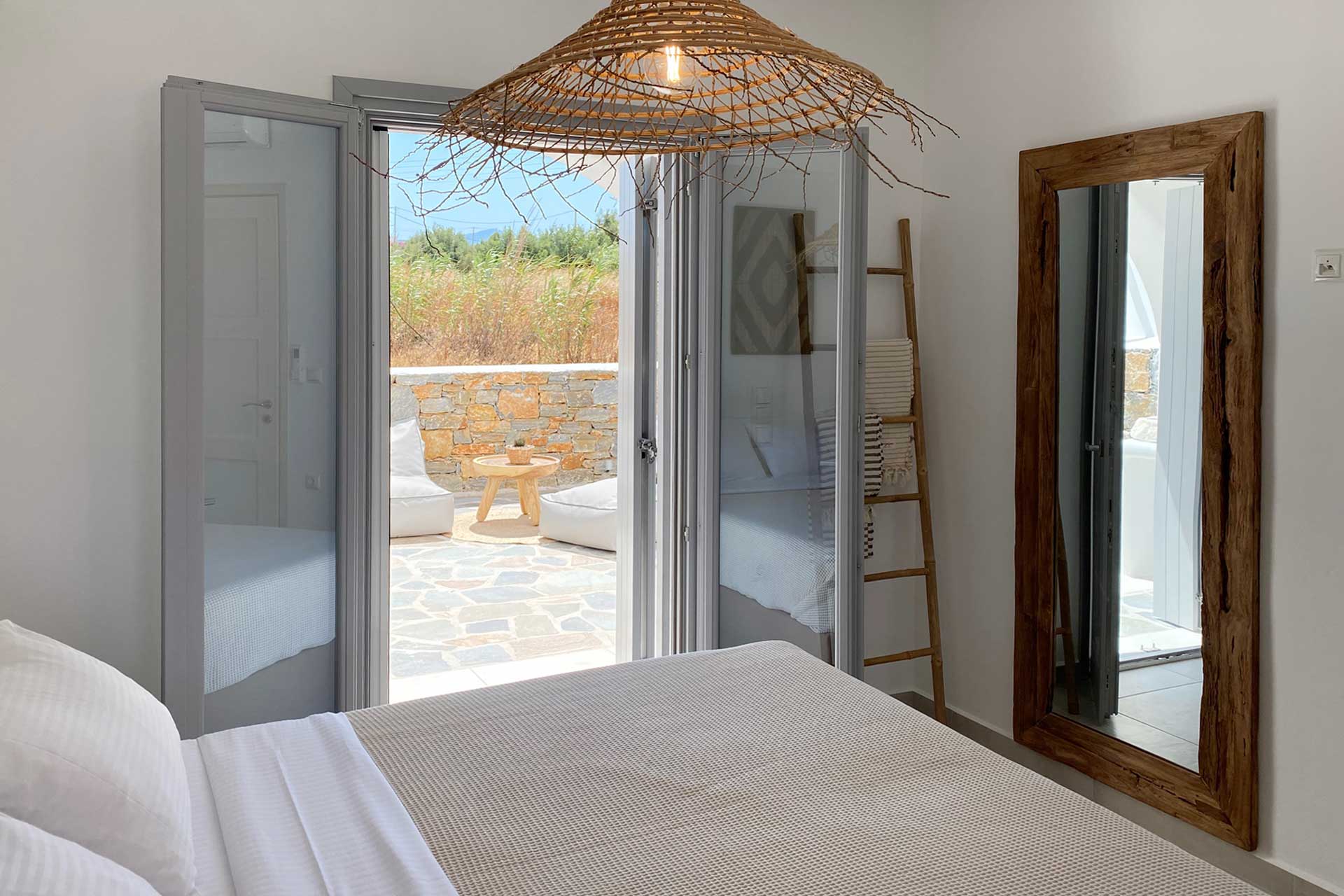 beachhouse-omega-naxos_beachhouse_naxos-cyclades-greece_interior-bedroom-design.jpg