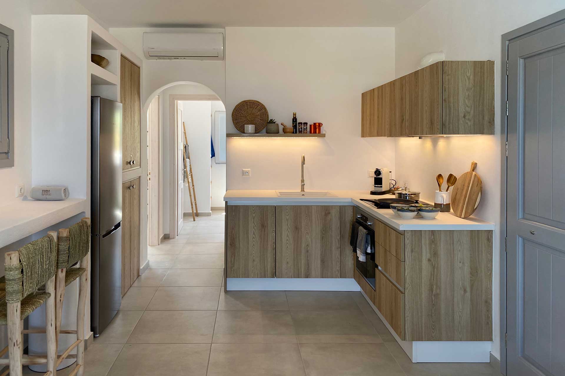 beachhouse-omega-naxos_beachhouse_naxos-cyclades-greece_interior-kitchen.jpg