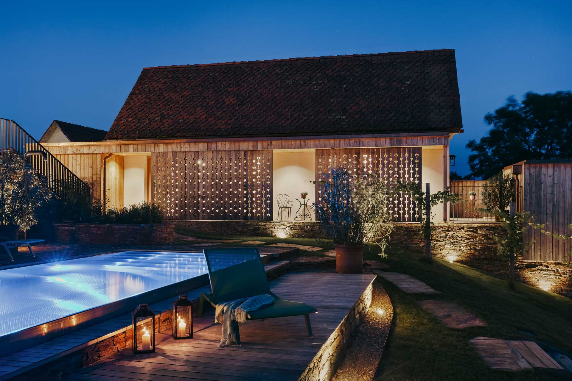 haus-rosa-am-wildbachberg_house_steiermark-austria_exterior-facade-night.jpg