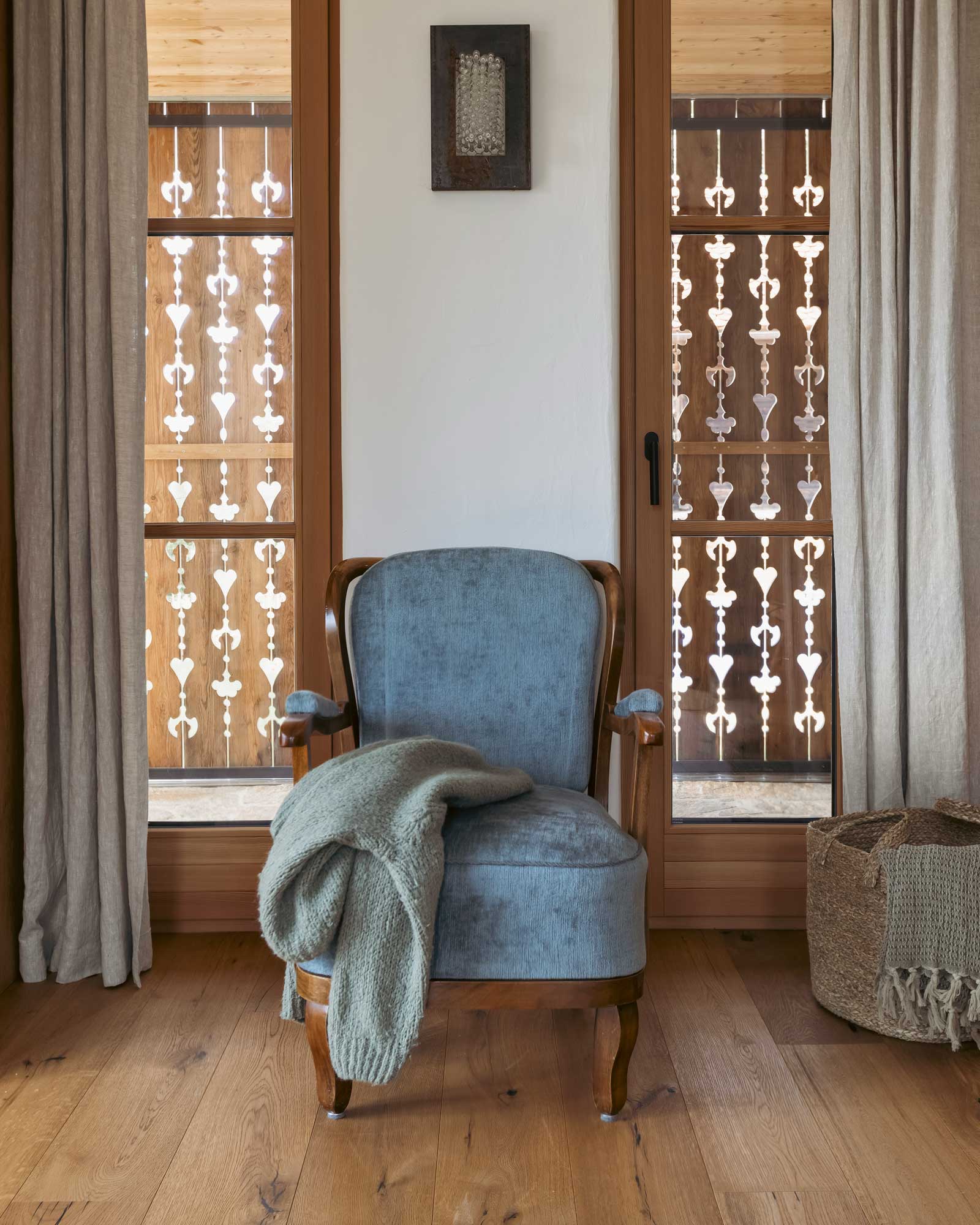 haus-rosa-am-wildbachberg_house_steiermark-austria_interior-chair.jpg