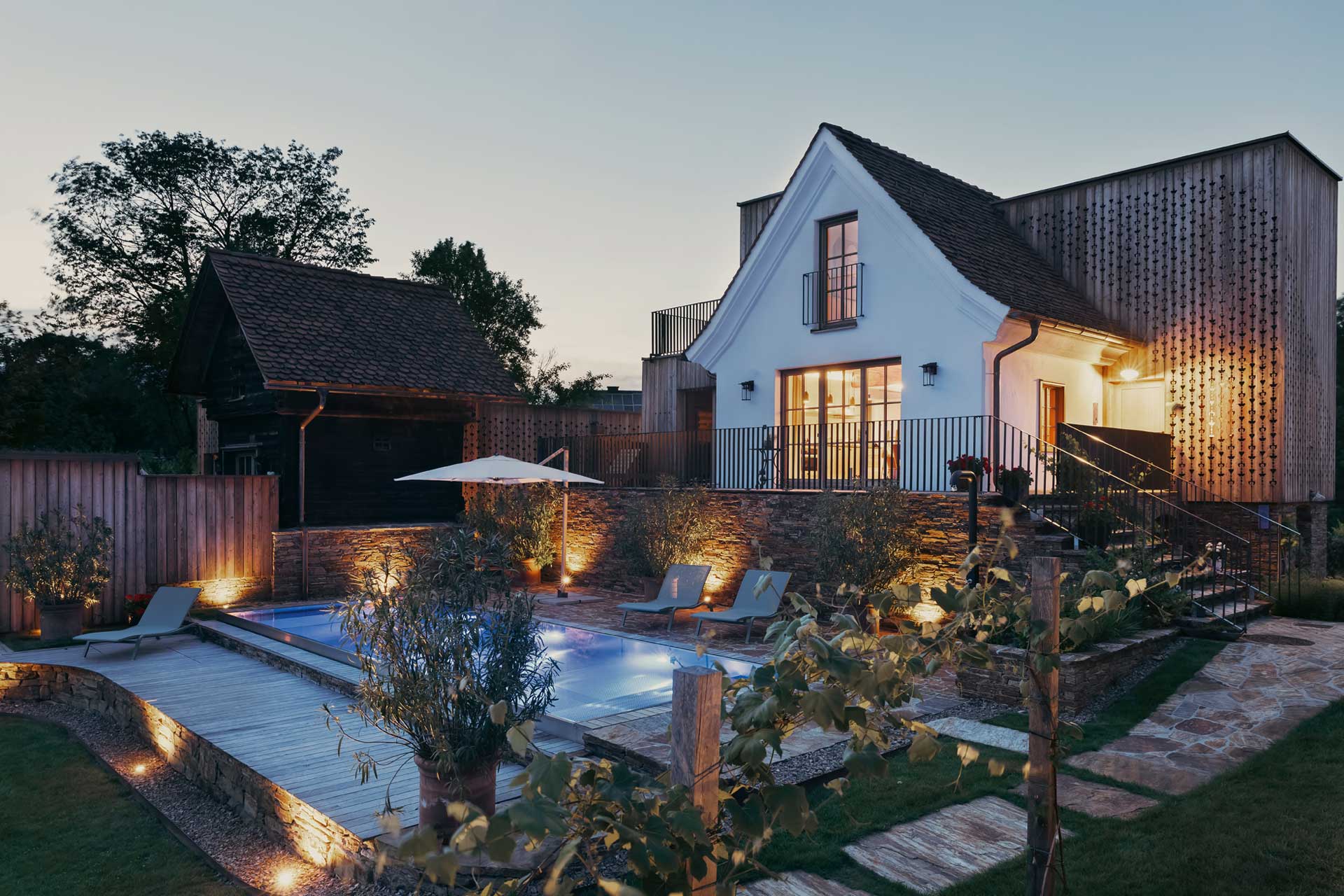 haus-franzl-am-wildbachberg_house_steiermark-austria_exterior-night.jpg