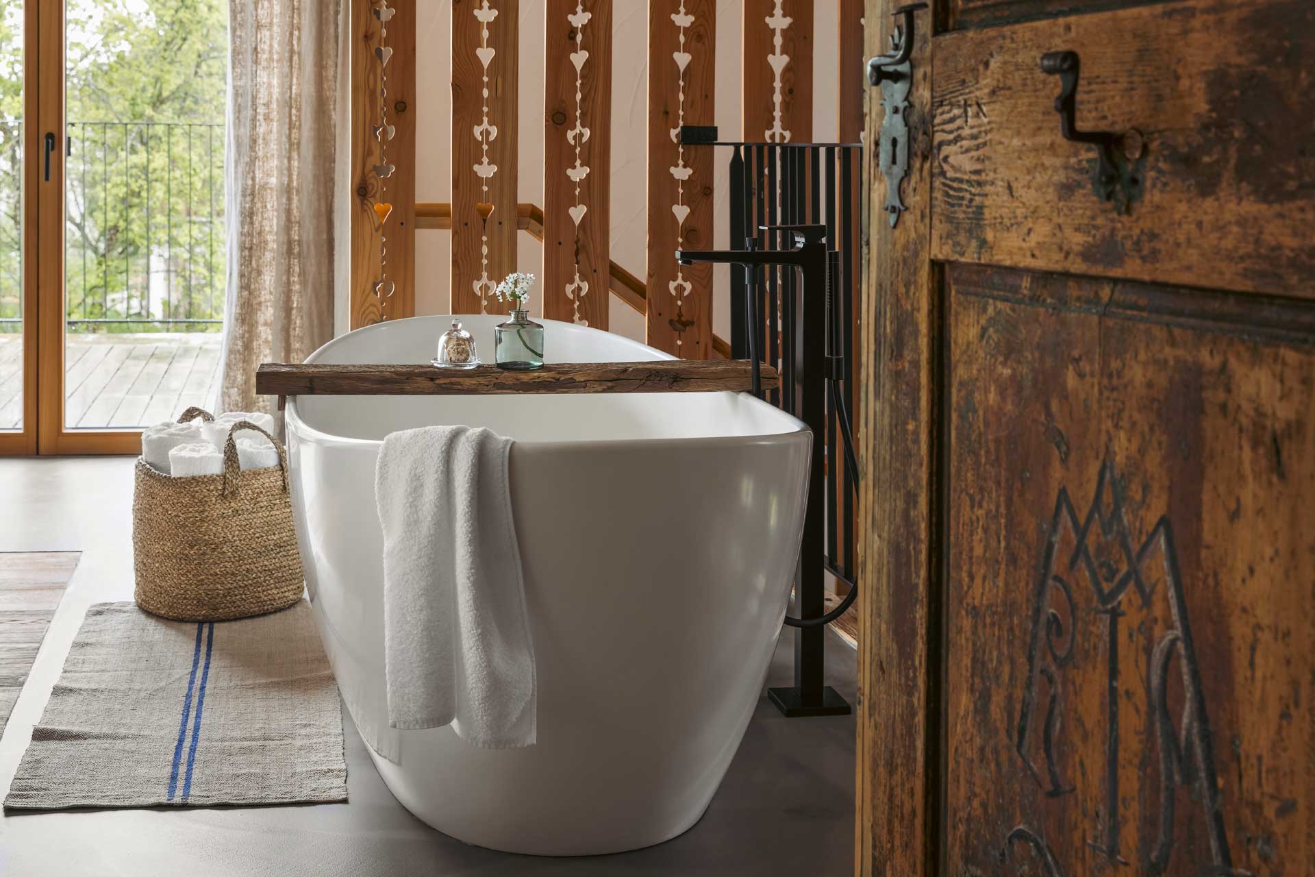 haus-franzl-am-wildbachberg_house_steiermark-austria_interior-bathtub.jpg